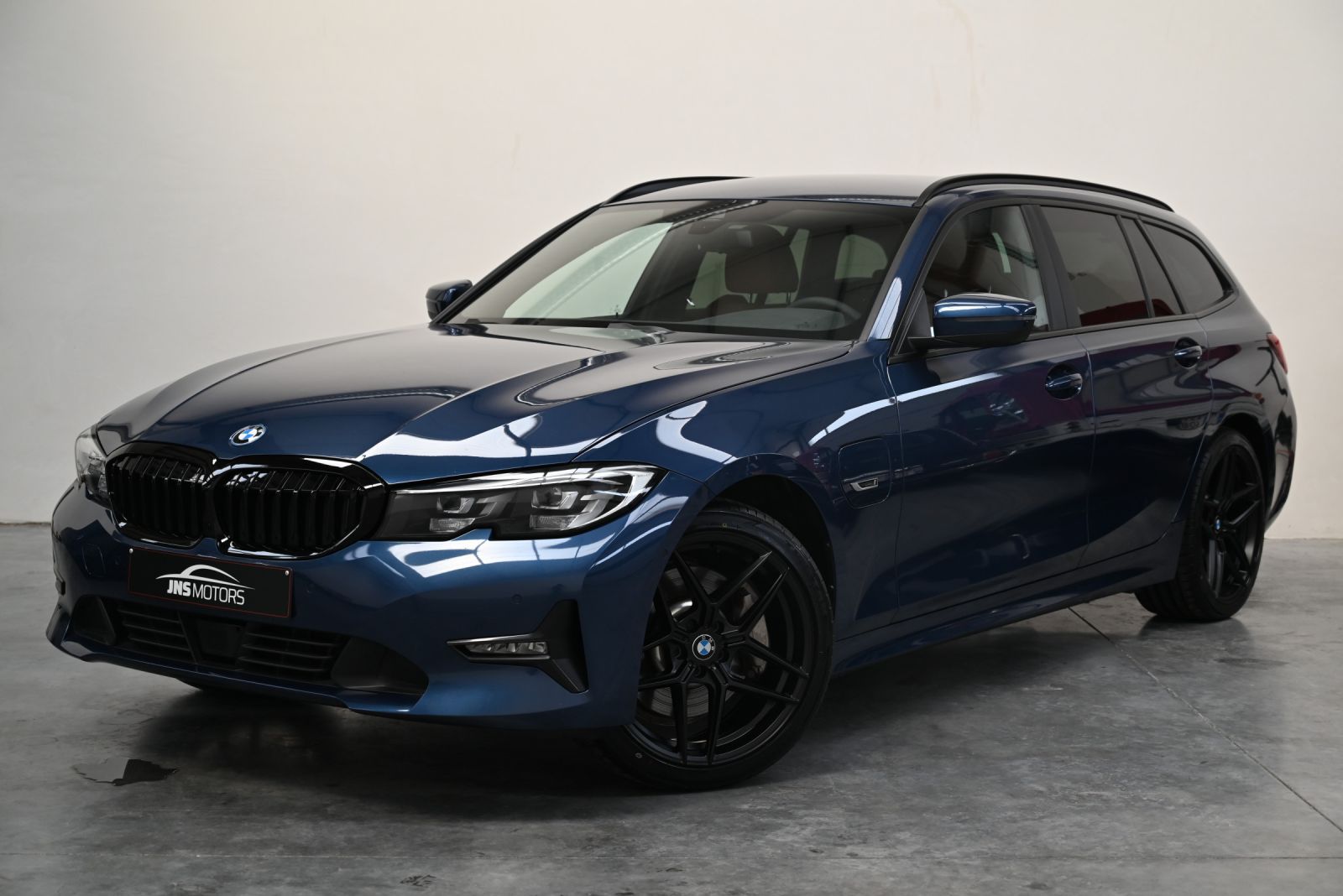 JNS Motors | BMW 330e Sport Line Automaat – Phytonic Blauw met Cognac Lederen Sportinterieur – Slechts 60.000 km