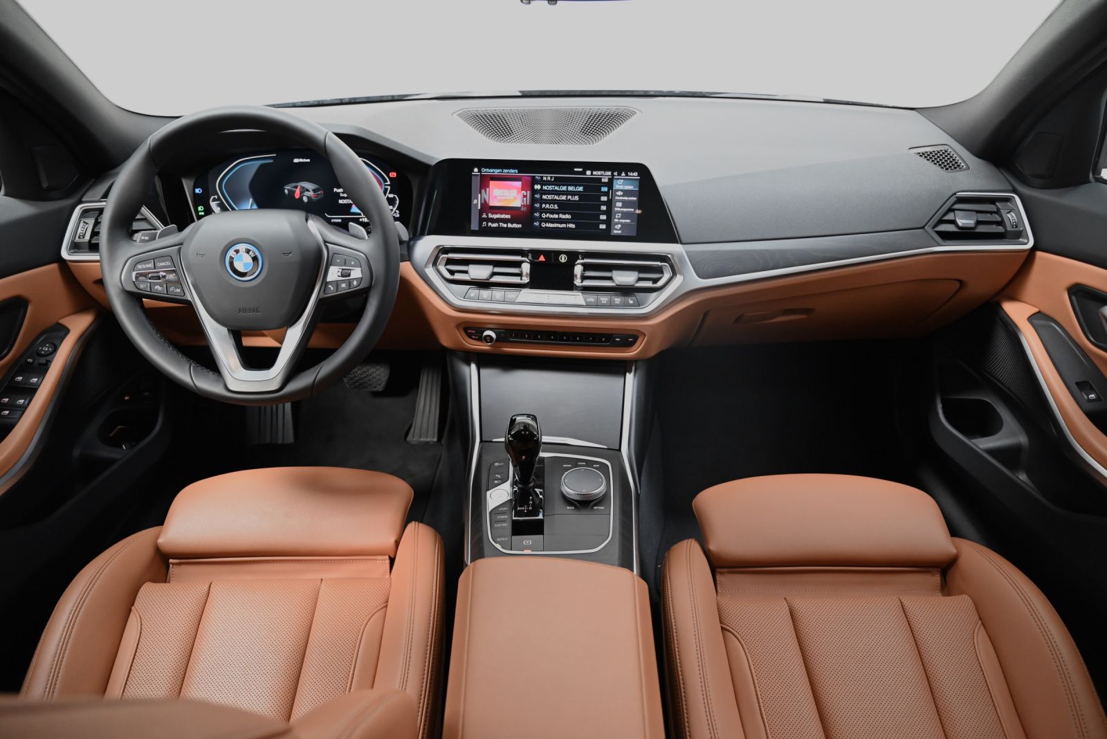JNS Motors | BMW 330e Sport Line Automaat – Phytonic Blauw met Cognac Lederen Sportinterieur – Slechts 60.000 km