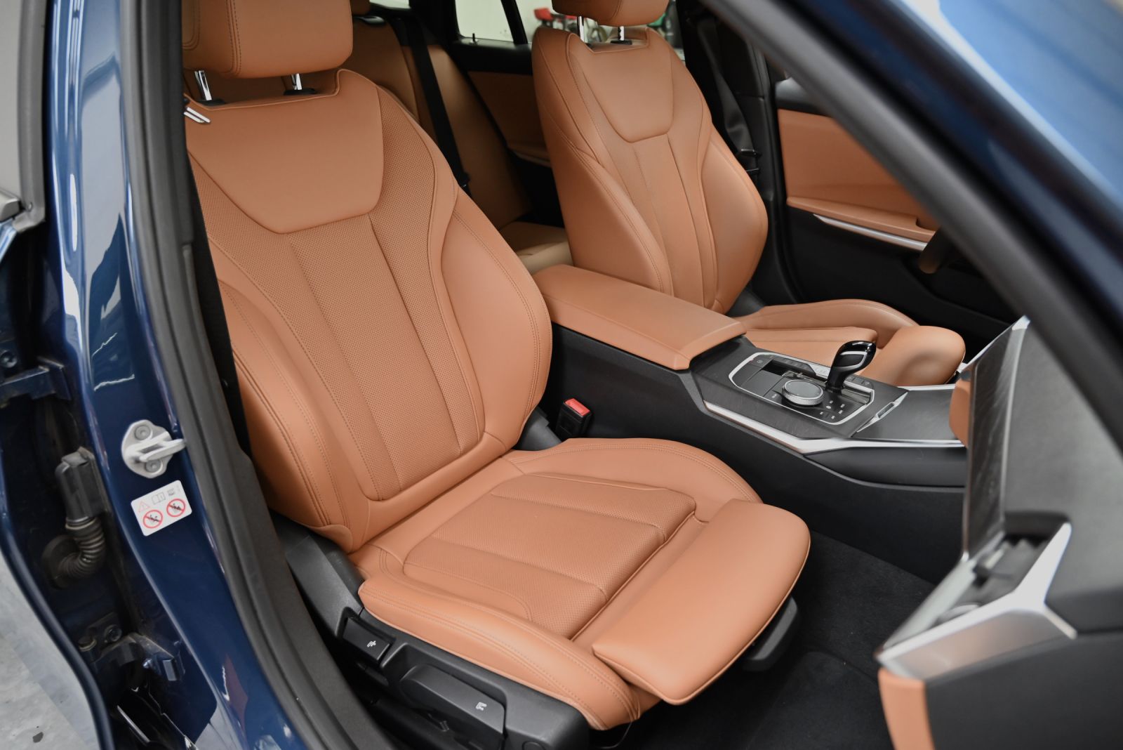 JNS Motors | BMW 330e Sport Line Automaat – Phytonic Blauw met Cognac Lederen Sportinterieur – Slechts 60.000 km
