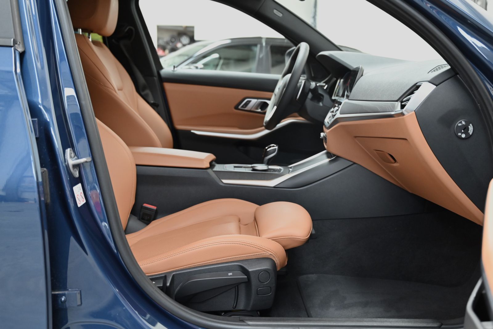 JNS Motors | BMW 330e Sport Line Automaat – Phytonic Blauw met Cognac Lederen Sportinterieur – Slechts 60.000 km