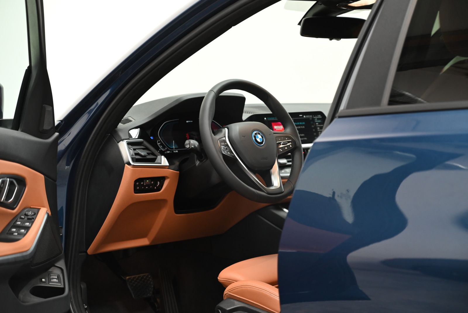 JNS Motors | BMW 330e Sport Line Automaat – Phytonic Blauw met Cognac Lederen Sportinterieur – Slechts 60.000 km