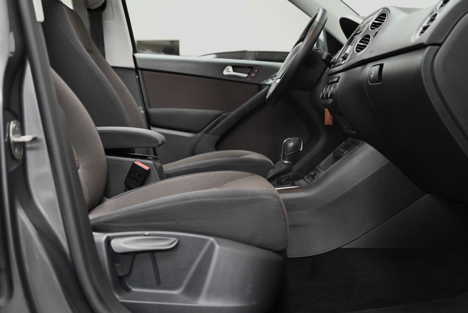 JNS Motors | Volkswagen Tiguan 1.4 TSI Comfortline DSG – Slechts 84.000 km – Belgische wagen