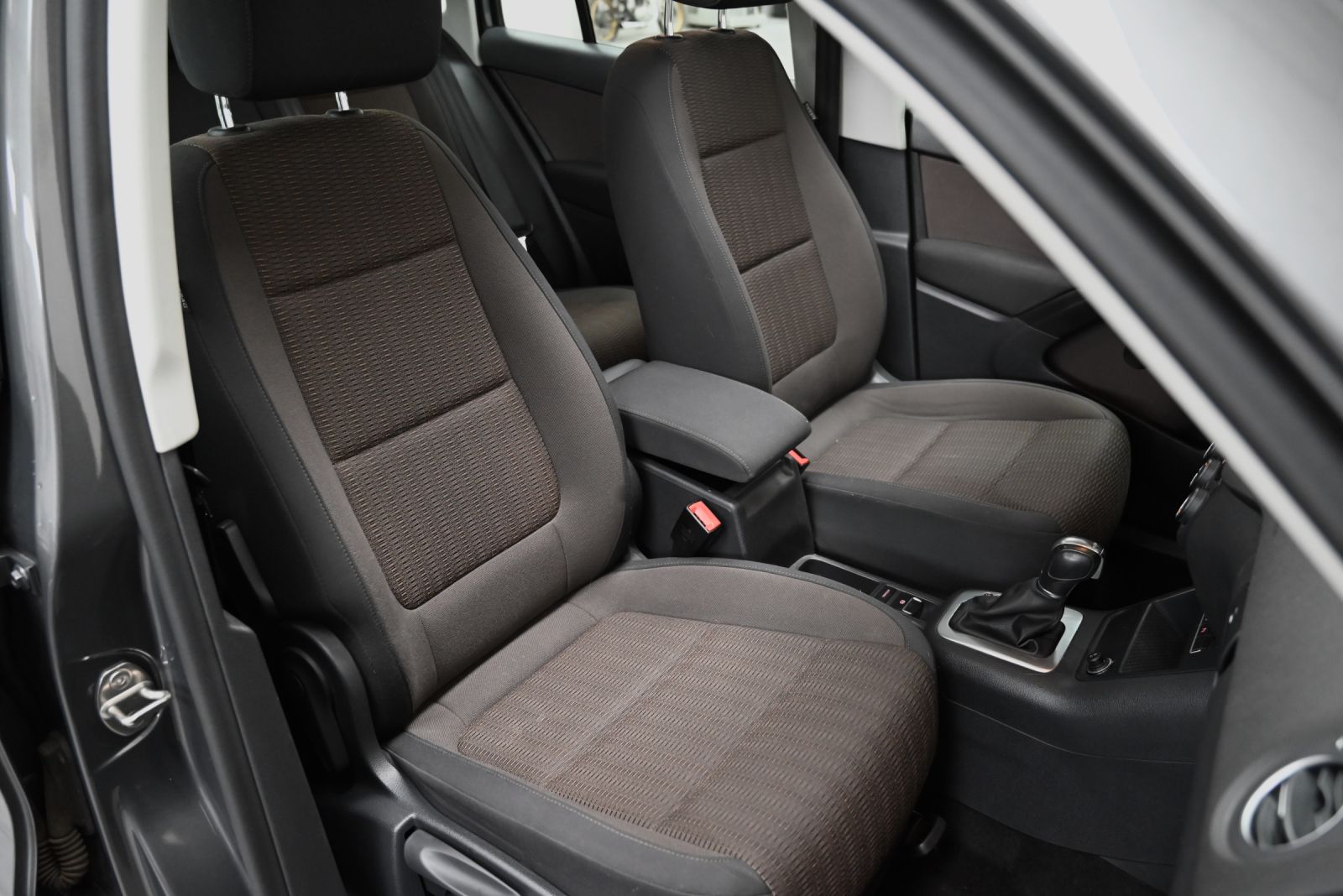 JNS Motors | Volkswagen Tiguan 1.4 TSI Comfortline DSG – Slechts 84.000 km – Belgische wagen