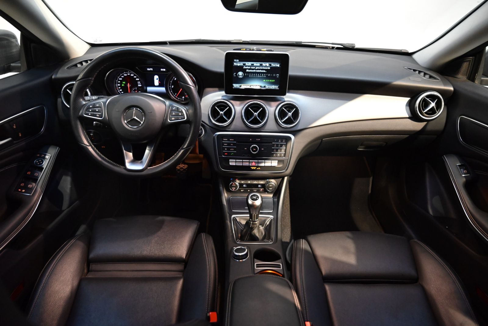 JNS Motors | Mercedes CLA200 – 2017 – 107.000 km – Zeer mooie overnamewagen