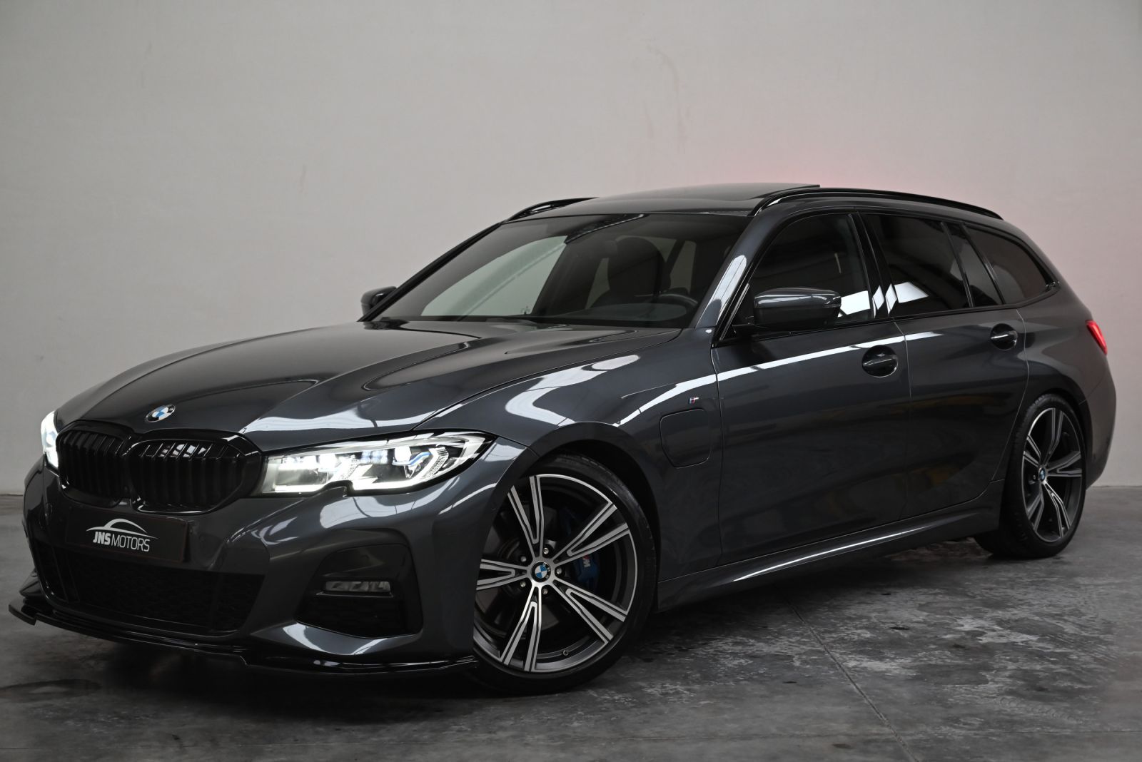 JNS Motors | BMW 330e M Sport – Mineralgrau Metallic – Topconfiguratie – Slechts 51.000 km