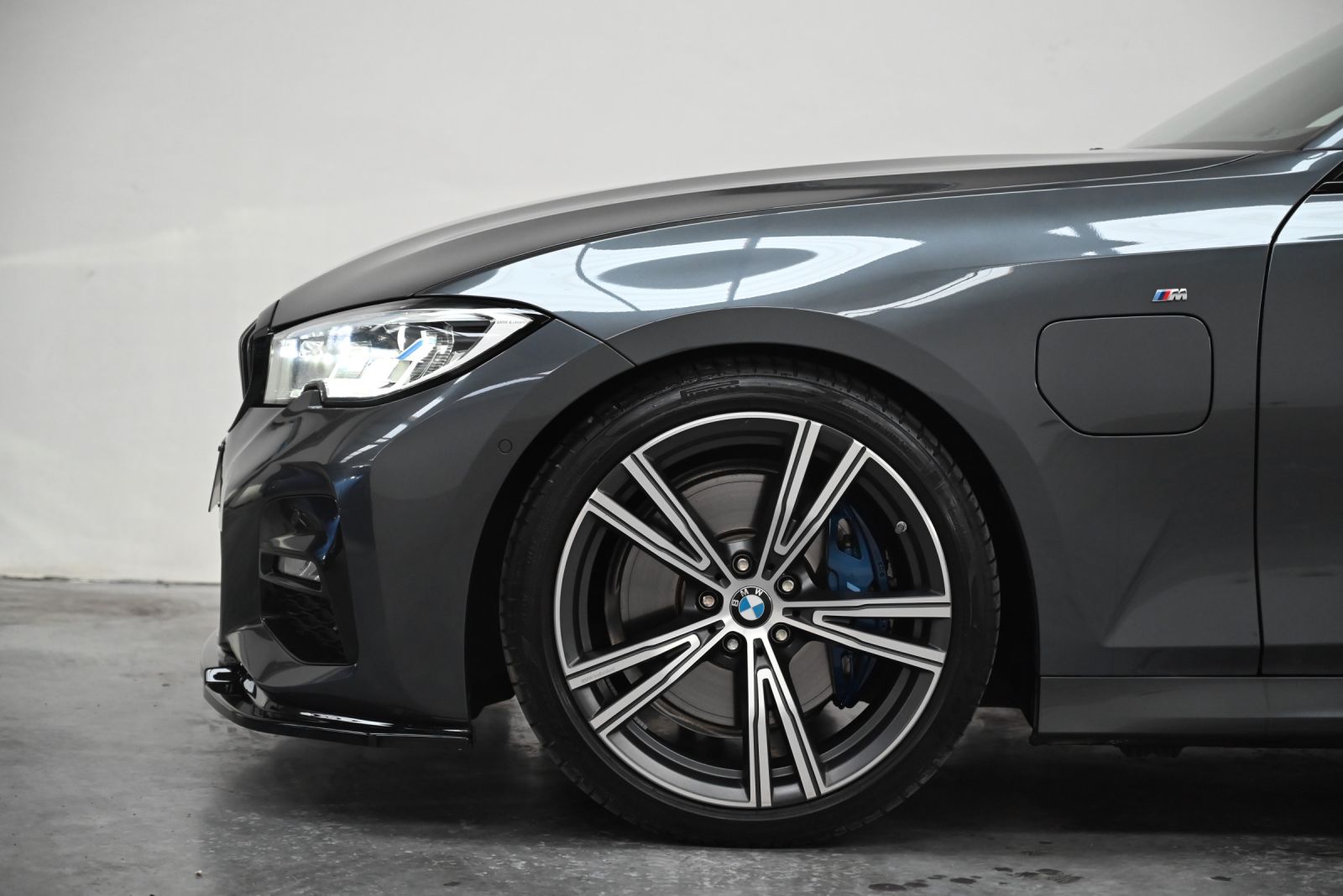 JNS Motors | BMW 330e M Sport – Mineralgrau Metallic – Topconfiguratie – Slechts 51.000 km