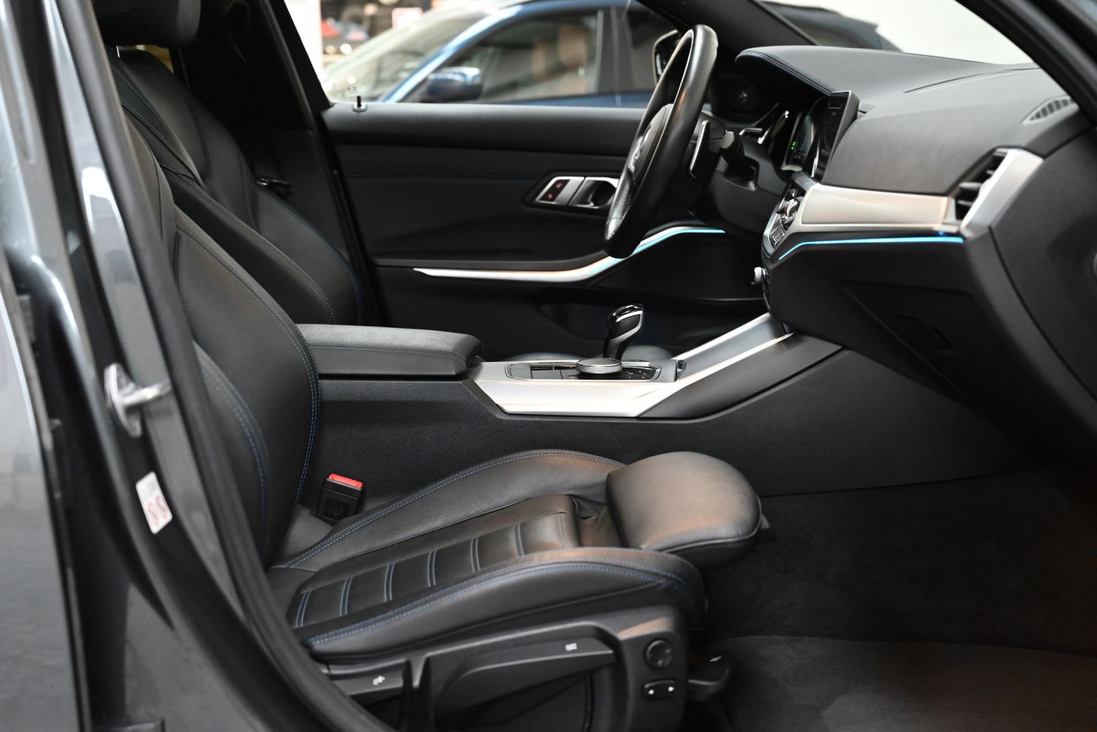 JNS Motors | BMW 330e M Sport – Mineralgrau Metallic – Topconfiguratie – Slechts 51.000 km