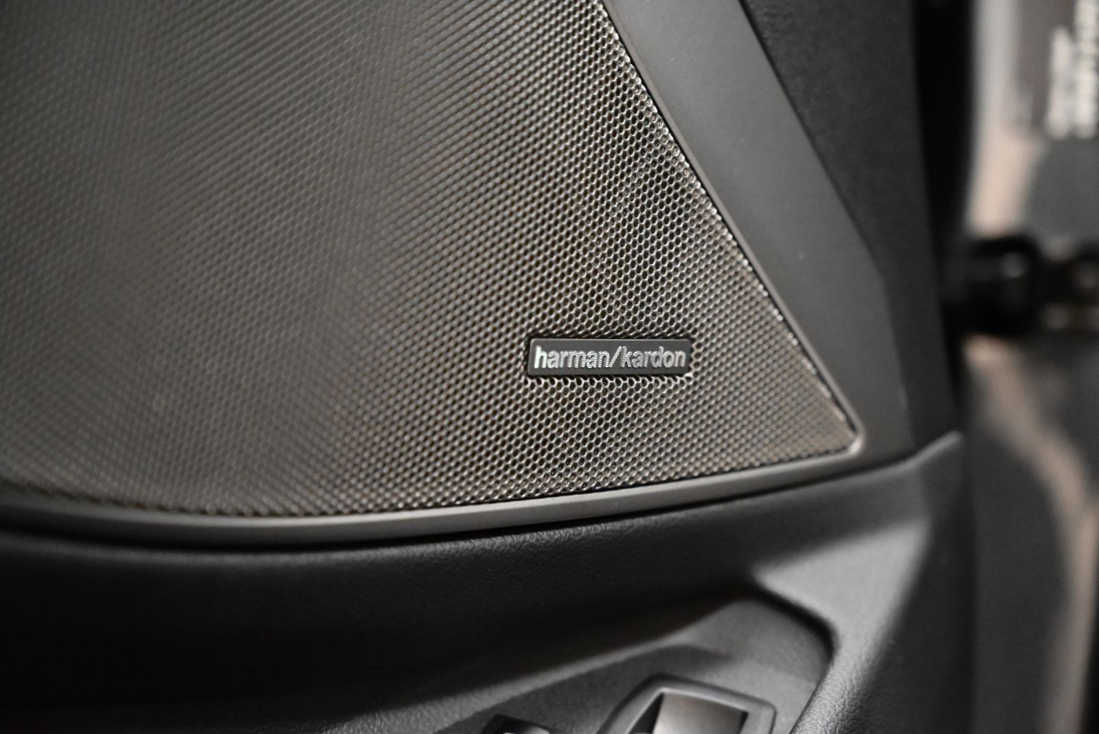 JNS Motors | BMW 330e M Sport – Mineralgrau Metallic – Topconfiguratie – Slechts 51.000 km