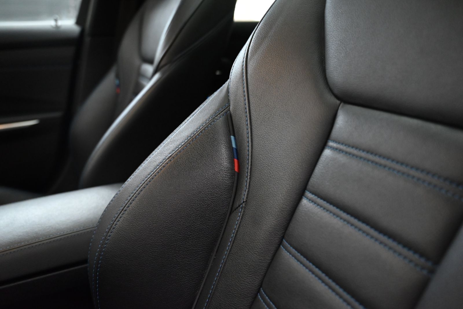 JNS Motors | BMW 330e M Sport – Mineralgrau Metallic – Topconfiguratie – Slechts 51.000 km