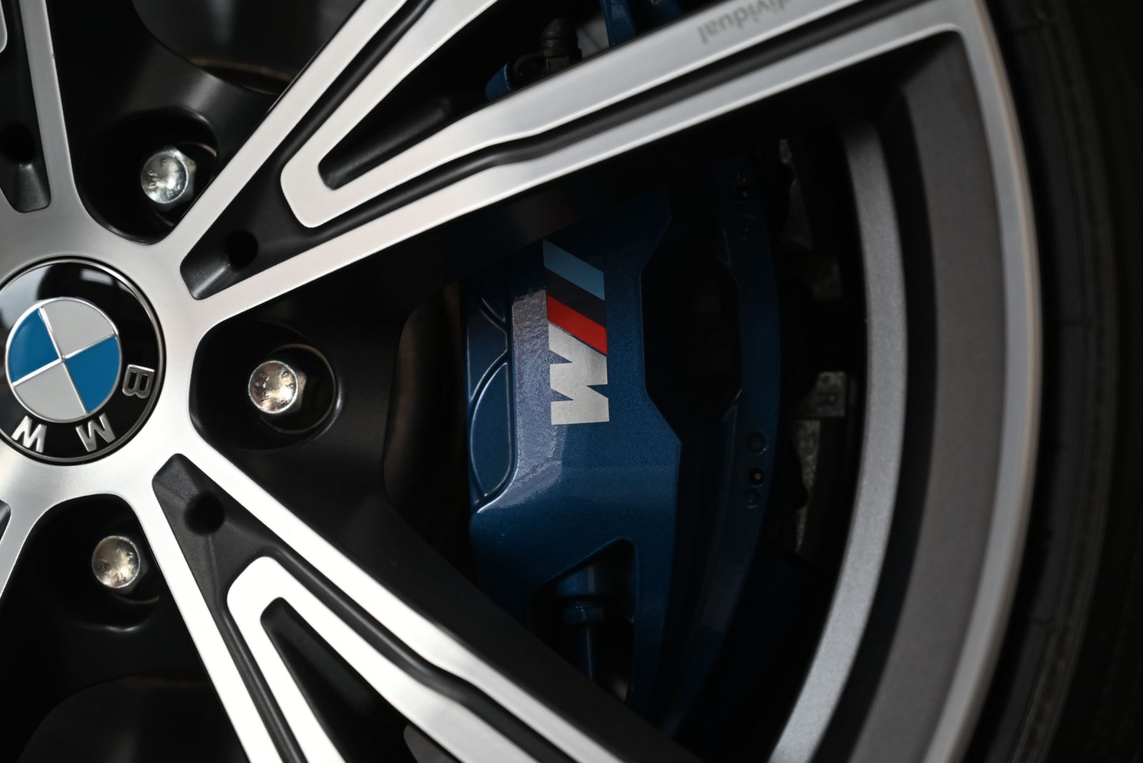 JNS Motors | BMW 330e M Sport – Mineralgrau Metallic – Topconfiguratie – Slechts 51.000 km