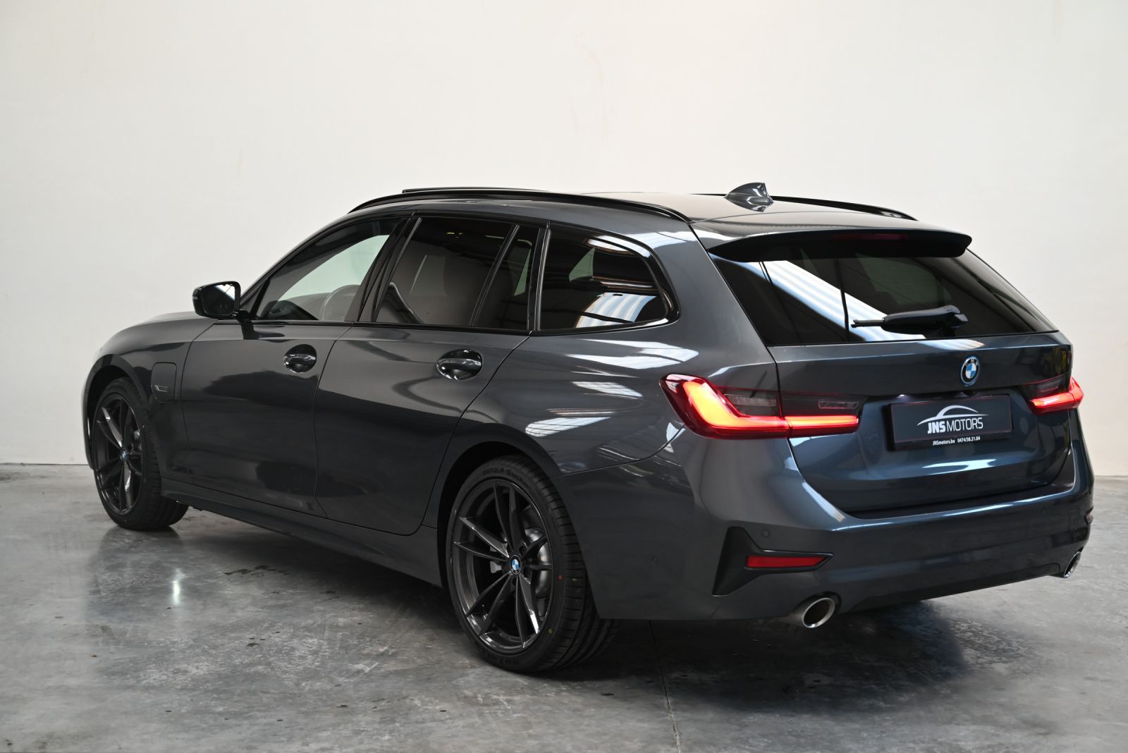 JNS Motors | BMW 330e Sportline - 2021 - 35.000km 