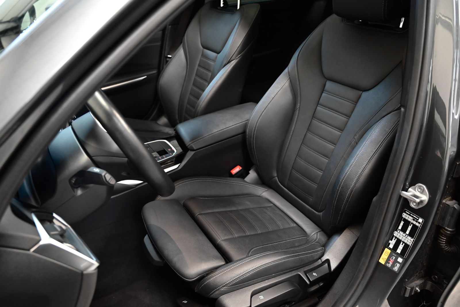 JNS Motors | BMW 330e Sportline - 2021 - 35.000km 