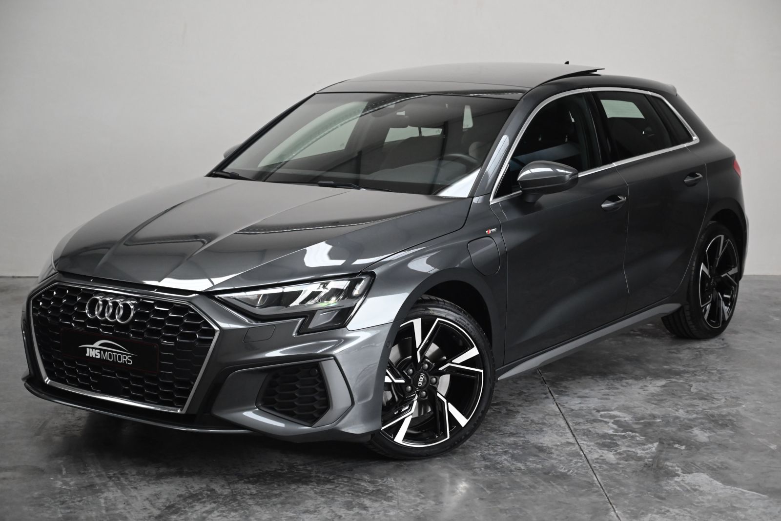 JNS Motors | Audi A3 40 TFSI e S line – Plug-in hybride, sportief design, maximaal fiscaal voordeel