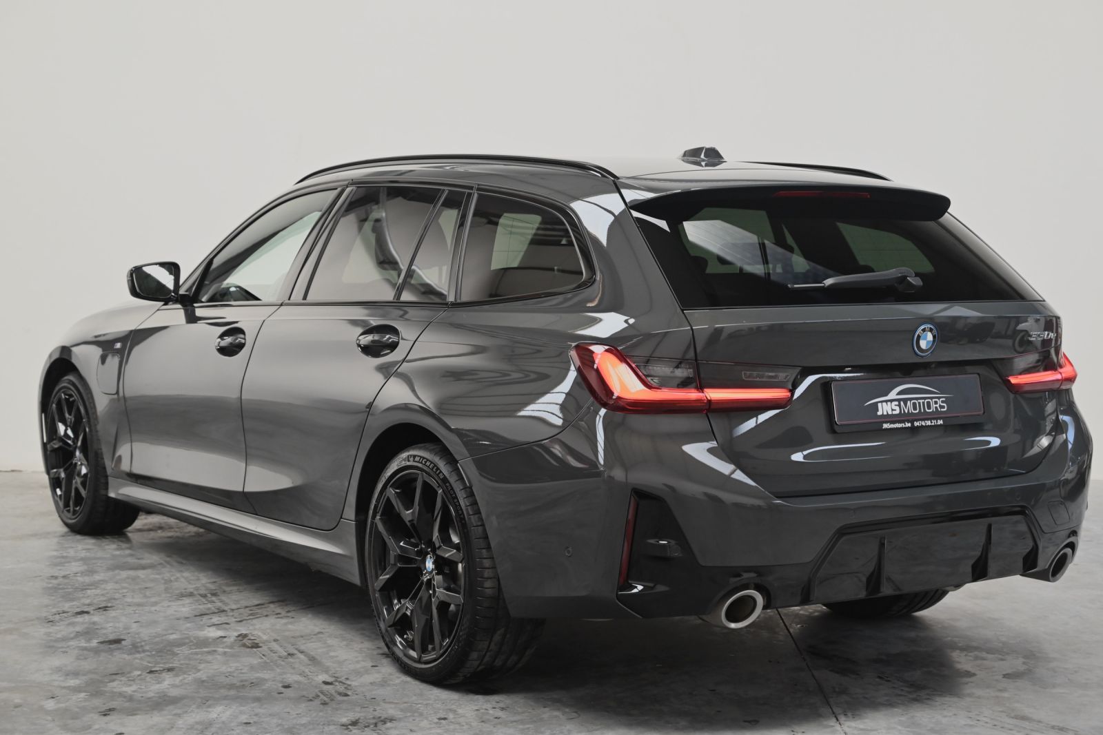 JNS Motors |  BMW M Sport – High-end uitvoering – Belgische 1e eigenaar – Garantie tot 3 jaar - 2025