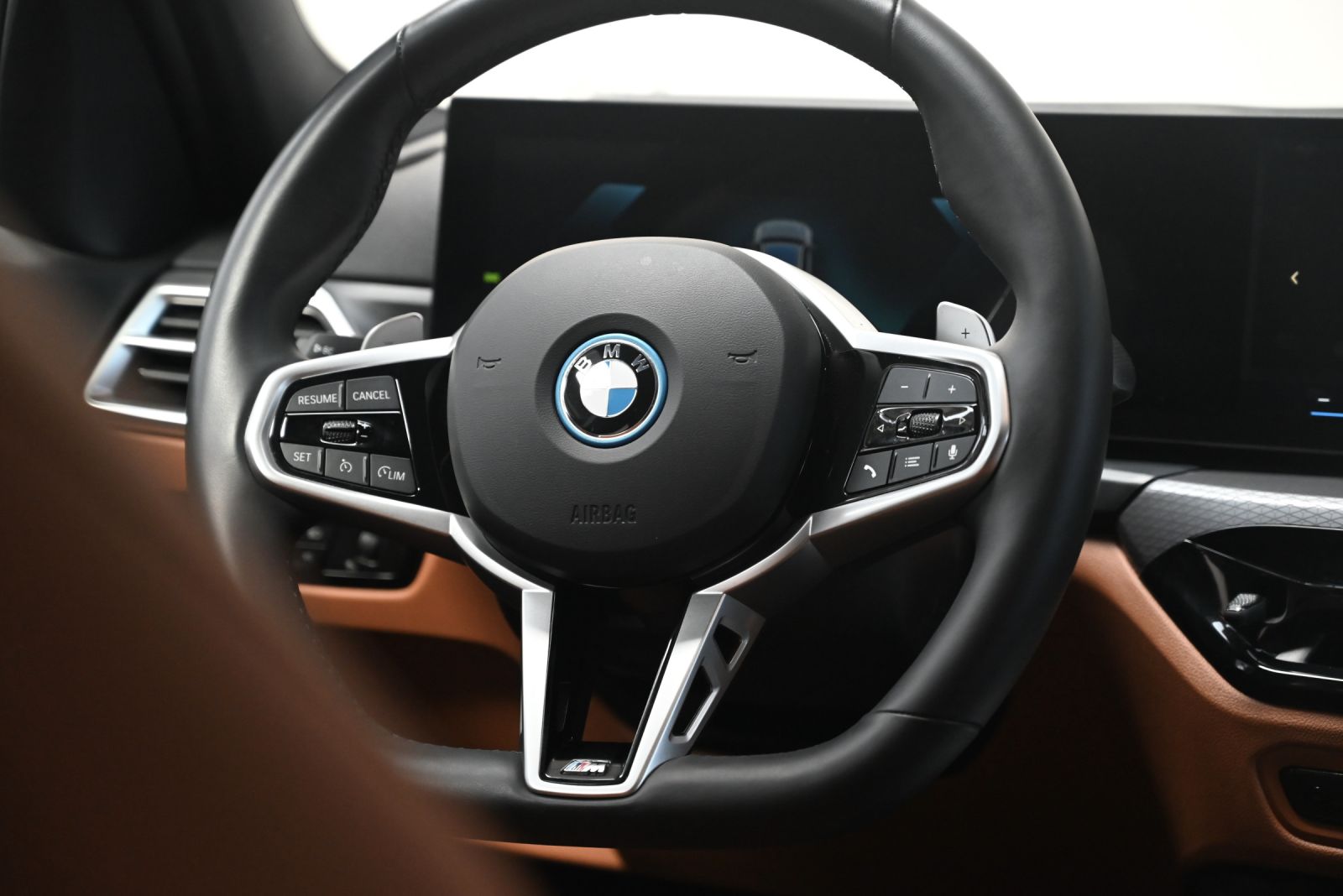 JNS Motors |  BMW M Sport – High-end uitvoering – Belgische 1e eigenaar – Garantie tot 3 jaar - 2025