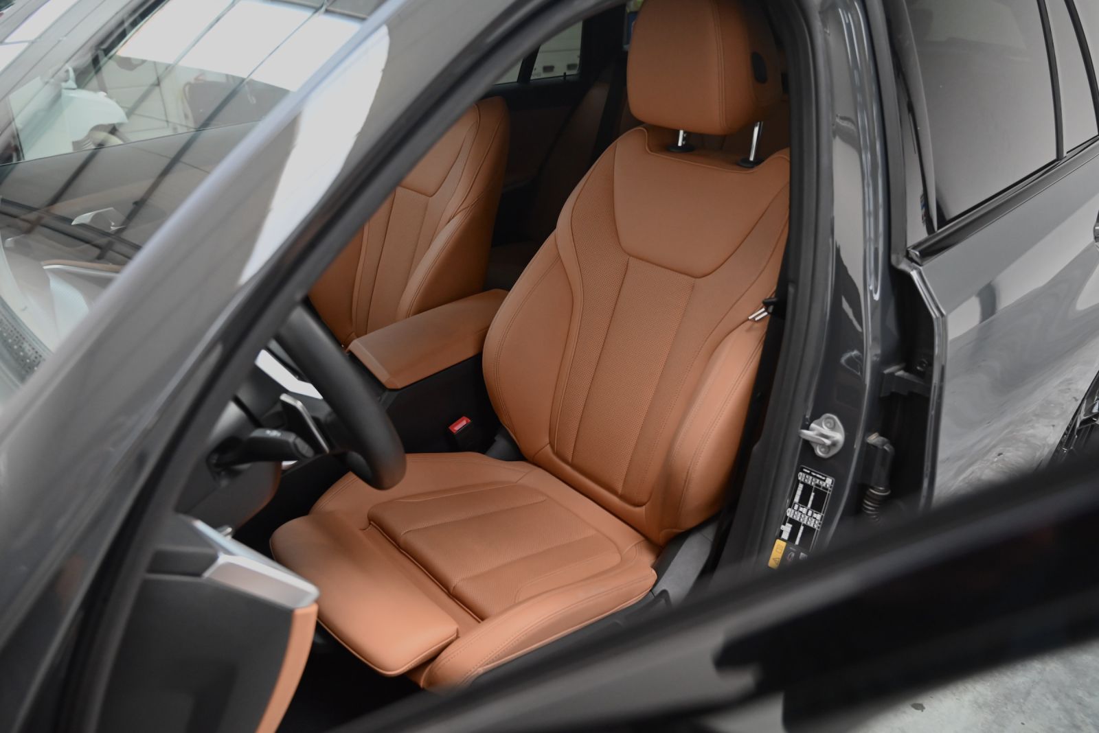 JNS Motors |  BMW M Sport – High-end uitvoering – Belgische 1e eigenaar – Garantie tot 3 jaar - 2025