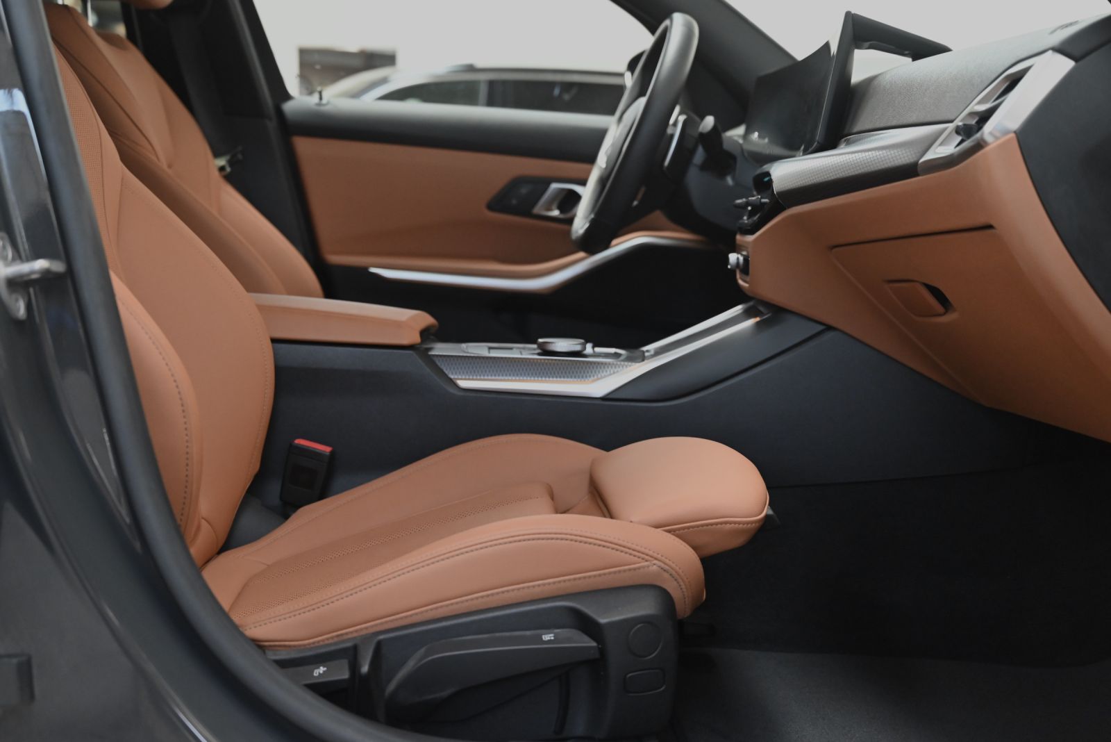 JNS Motors |  BMW M Sport – High-end uitvoering – Belgische 1e eigenaar – Garantie tot 3 jaar - 2025