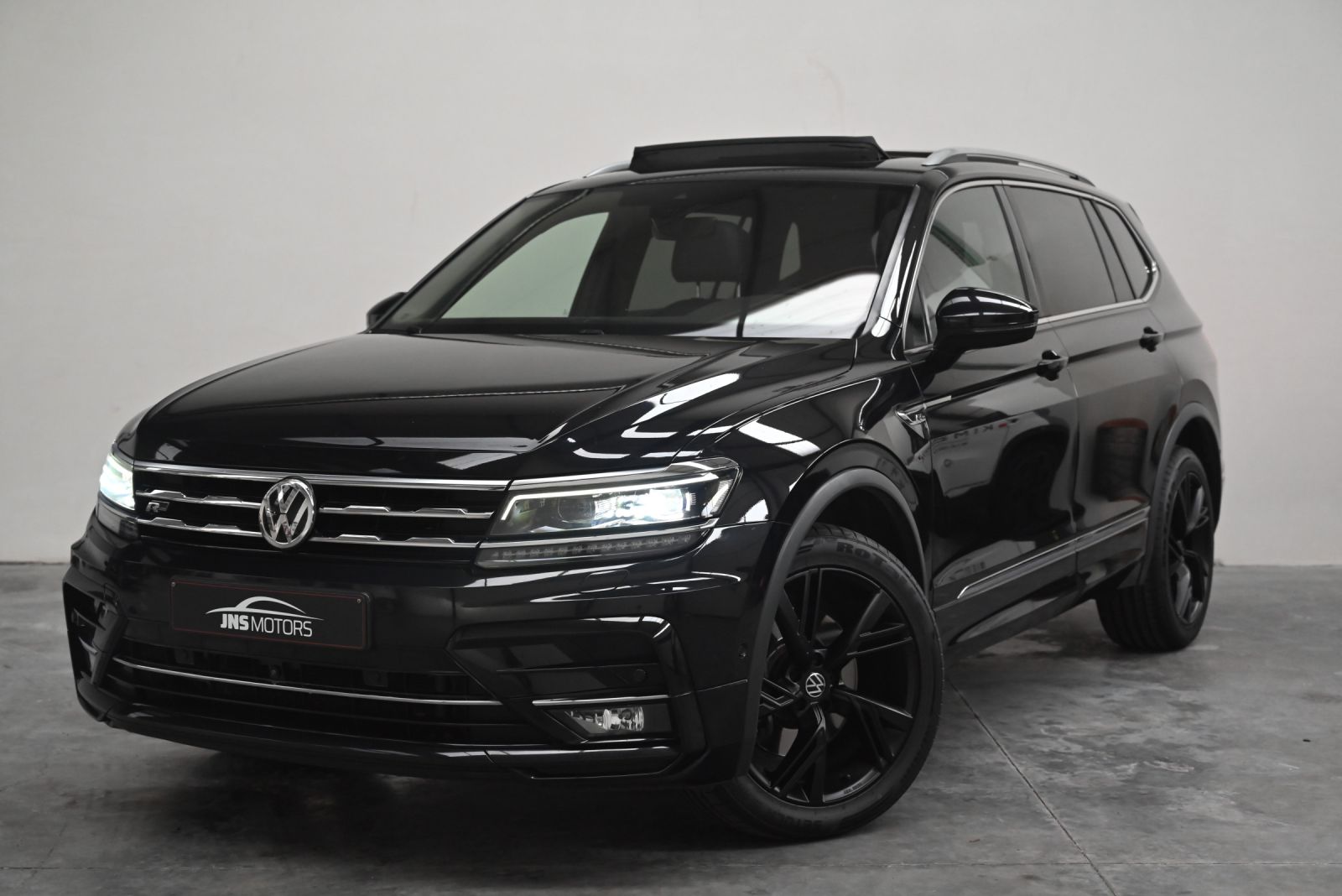 JNS Motors | Volkswagen Tiguan Allspace 4MOTION R-Line (2020) – Sportief & Ruim 