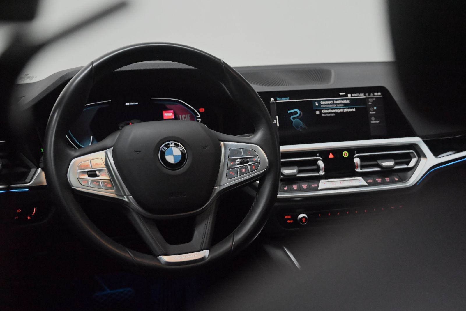 JNS Motors | BMW 330e Sport Line 2021 – Uitgebreide opties – Belgische 1e Eigenaar – BTW Wagen     