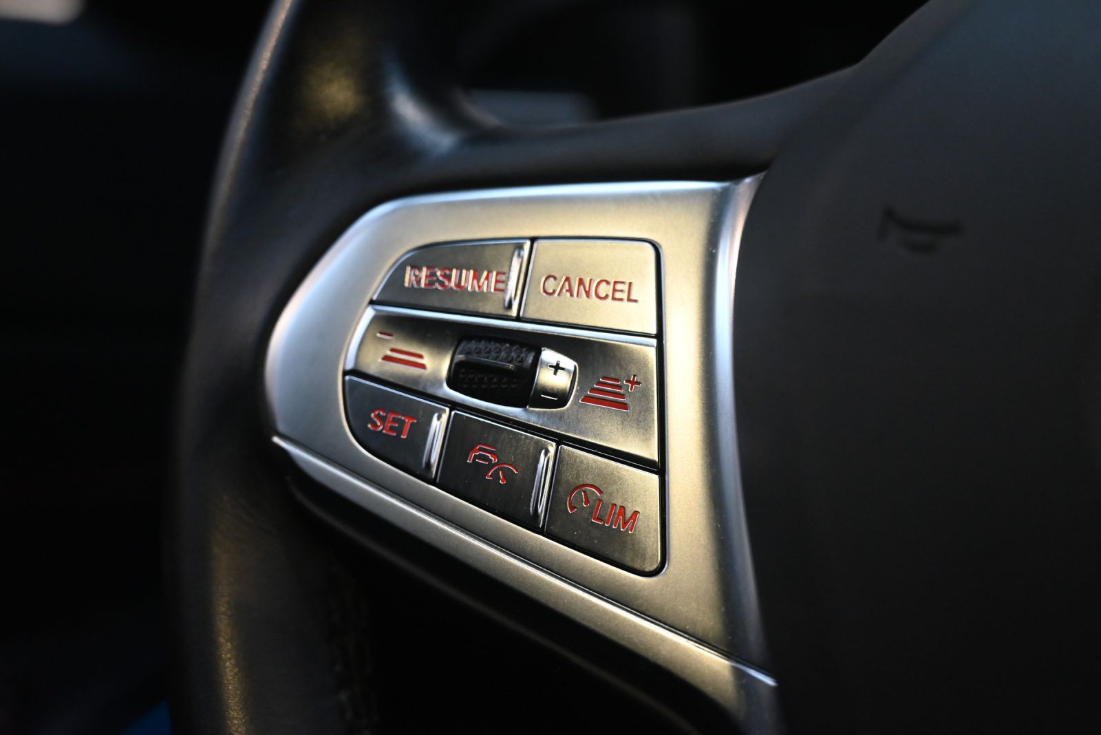 JNS Motors | BMW 330e Sport Line 2021 – Uitgebreide opties – Belgische 1e Eigenaar – BTW Wagen     