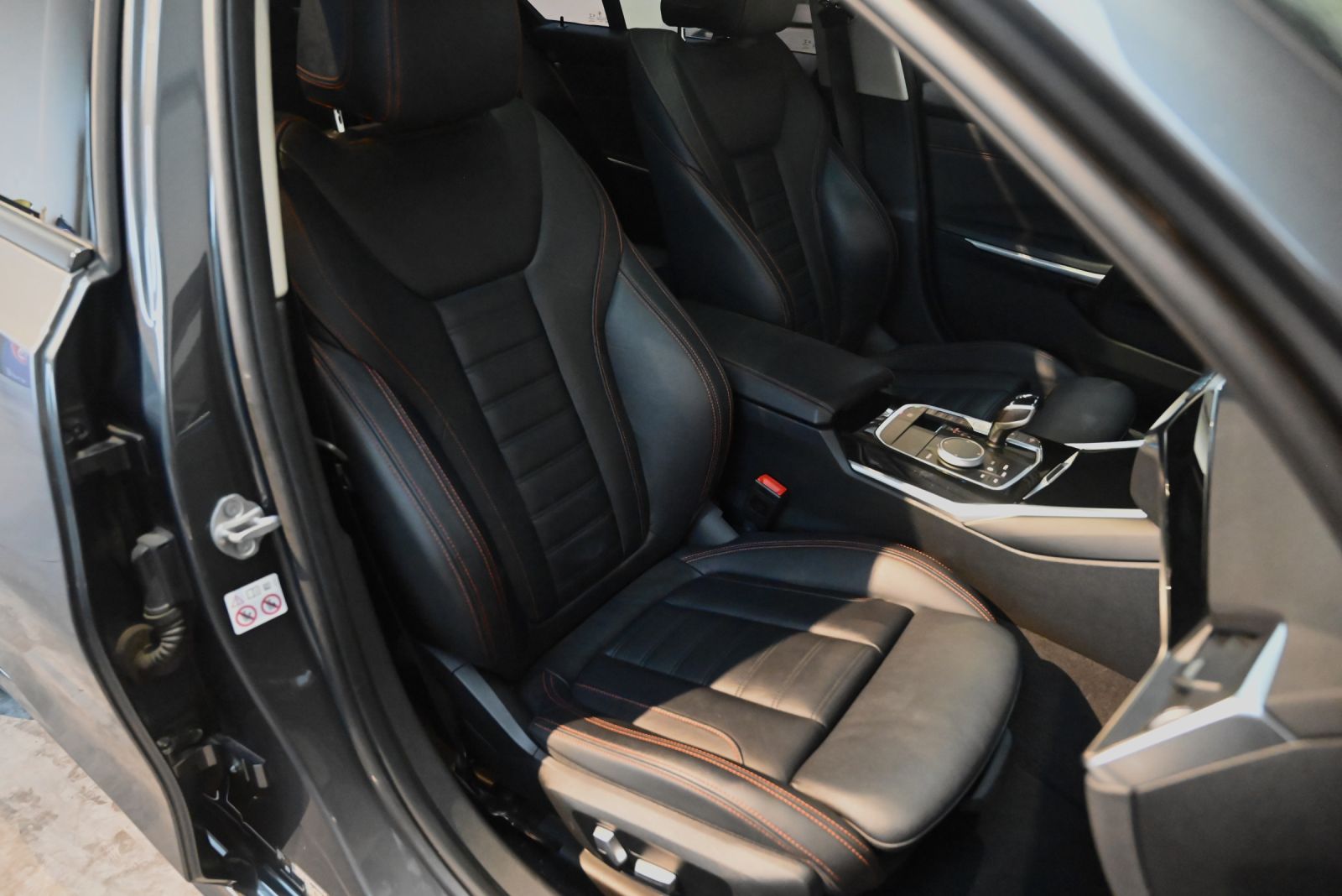 JNS Motors | BMW 330e Sport Line 2021 – Uitgebreide opties – Belgische 1e Eigenaar – BTW Wagen     