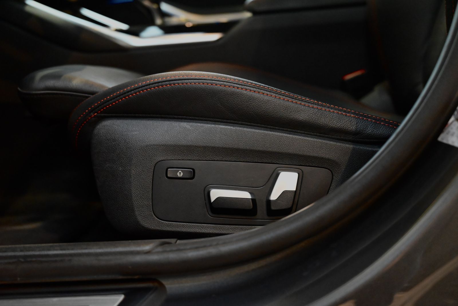 JNS Motors | BMW 330e Sport Line 2021 – Uitgebreide opties – Belgische 1e Eigenaar – BTW Wagen     