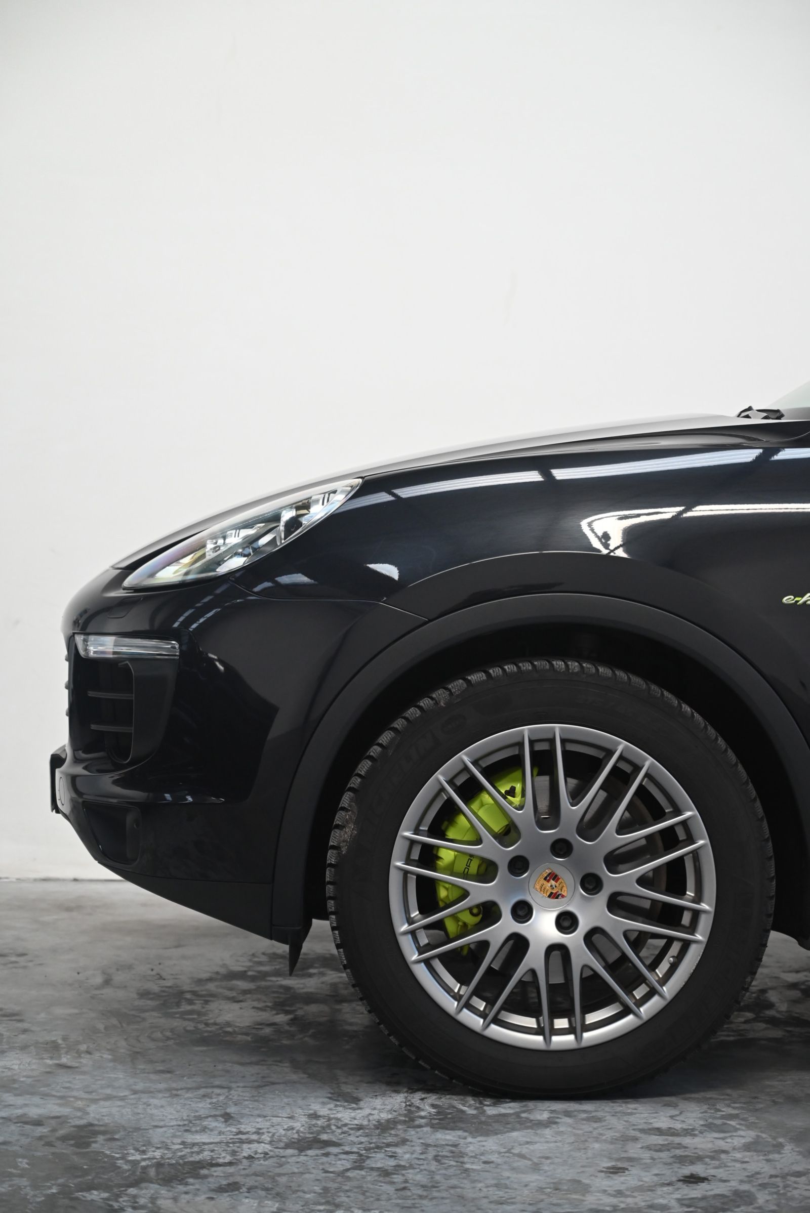 JNS Motors | Porsche Cayenne 3.0i Hybride 2016 Export  