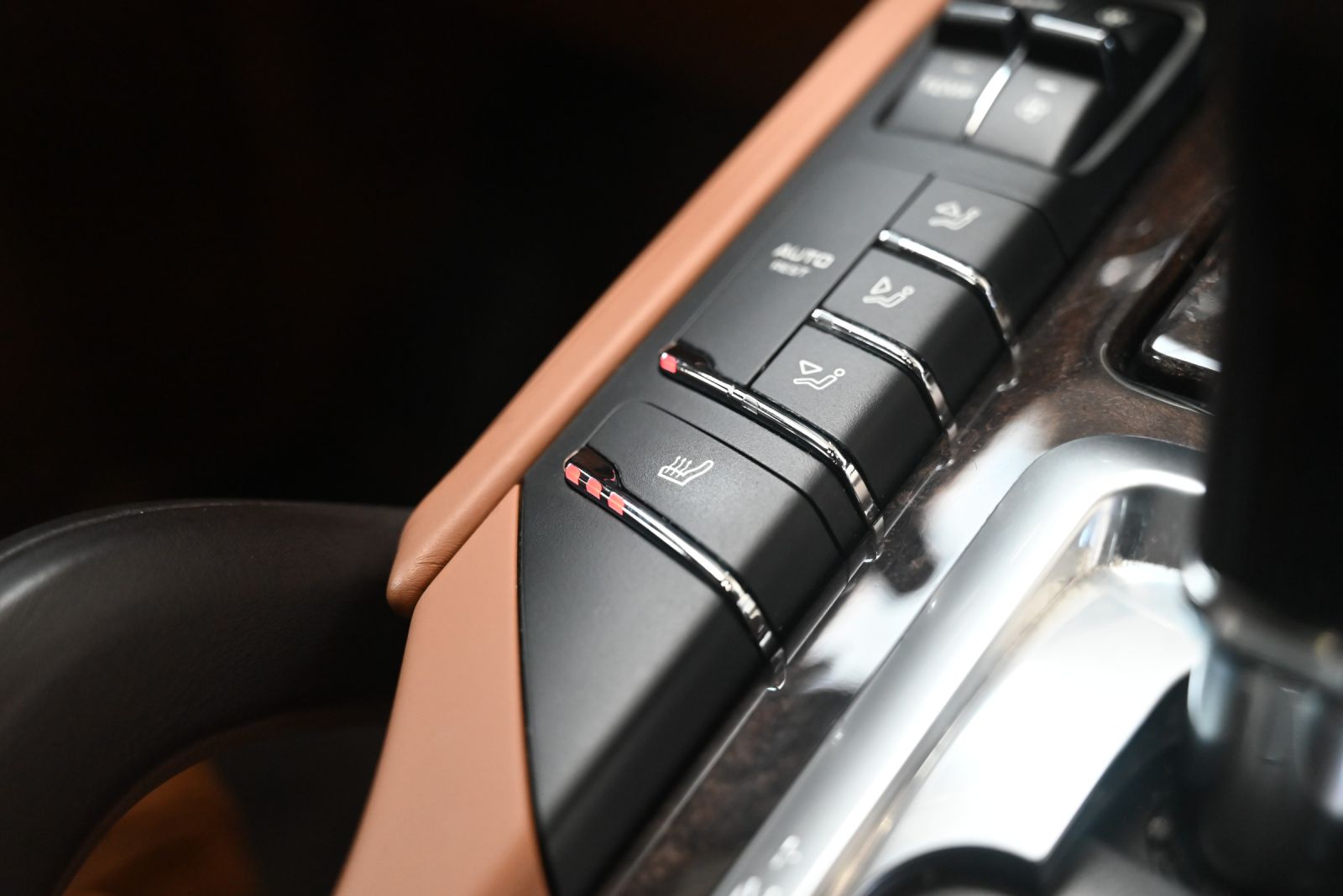 JNS Motors | Porsche Cayenne 3.0i Hybride 2016 Export  