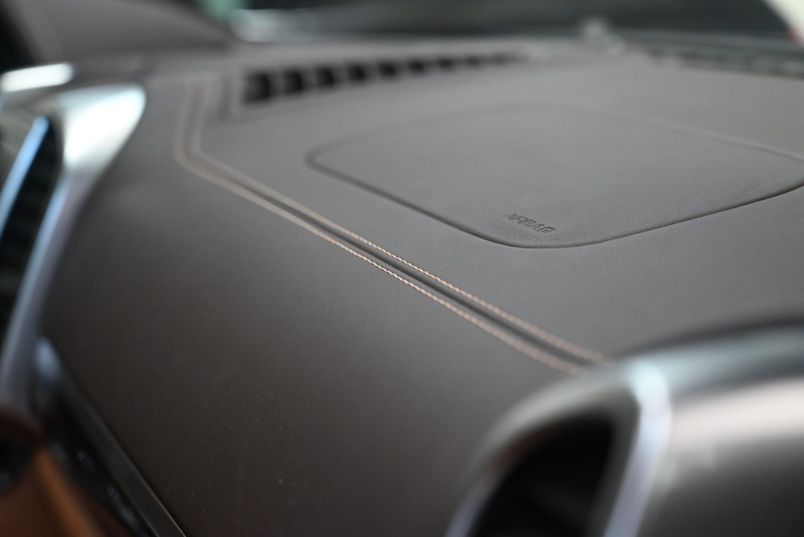 JNS Motors | Porsche Cayenne 3.0i Hybride 2016 Export  