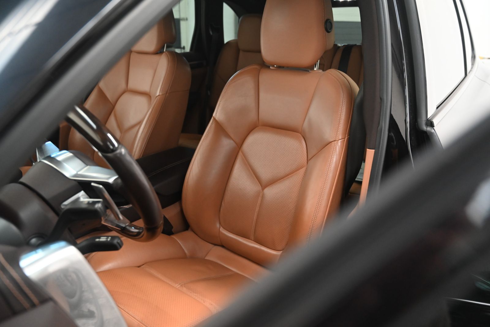 JNS Motors | Porsche Cayenne 3.0i Hybride 2016 Export  