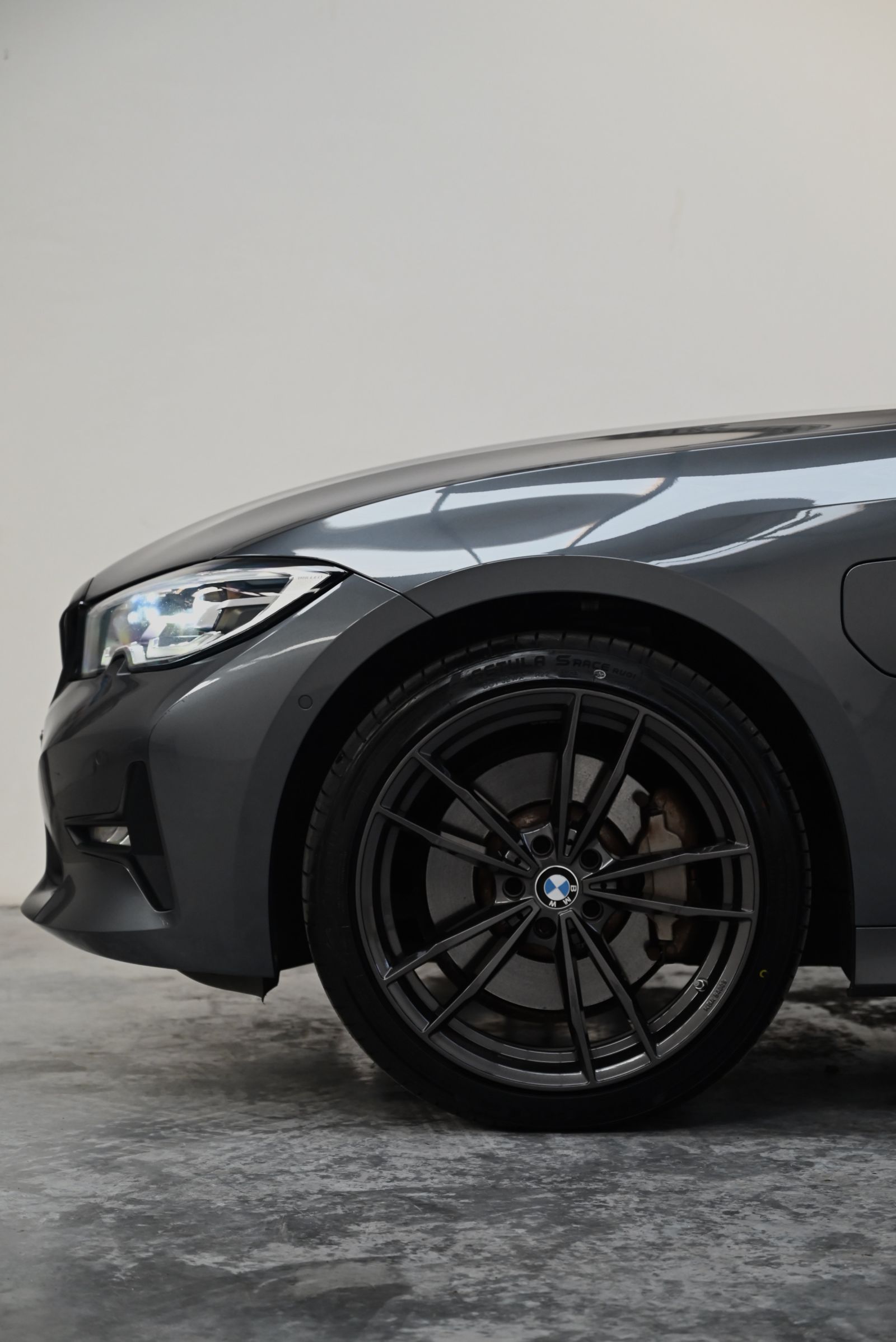 JNS Motors | BMW 330e Touring Plug-in Hybrid (2021) – Belgische 1e eigenaar – Uitgebreid uitgerust   