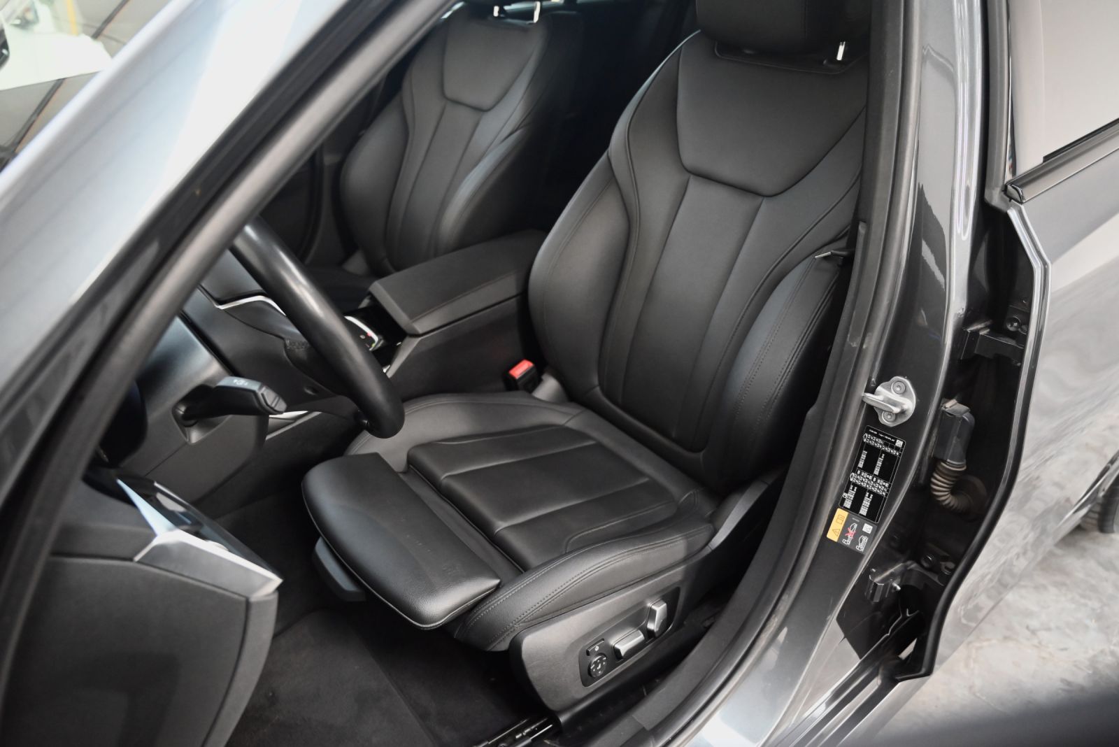 JNS Motors | BMW 330e Touring Plug-in Hybrid (2021) – Belgische 1e eigenaar – Uitgebreid uitgerust   