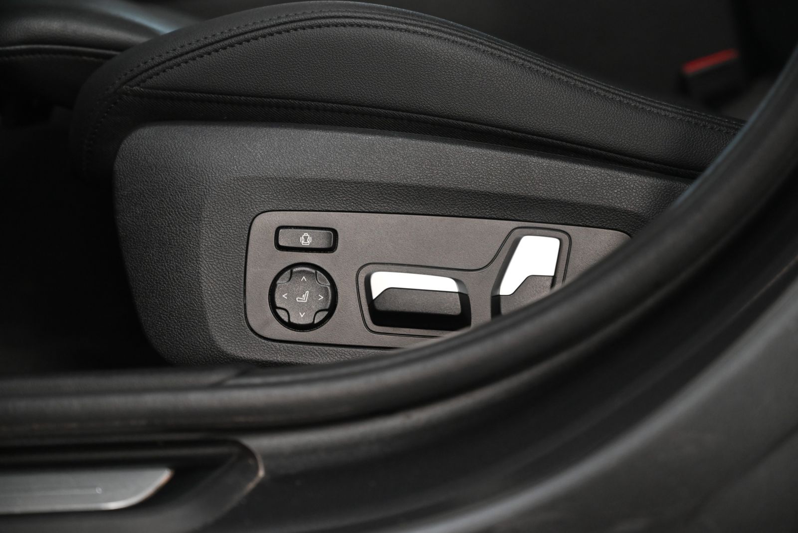 JNS Motors | BMW 330e Touring Plug-in Hybrid (2021) – Belgische 1e eigenaar – Uitgebreid uitgerust   