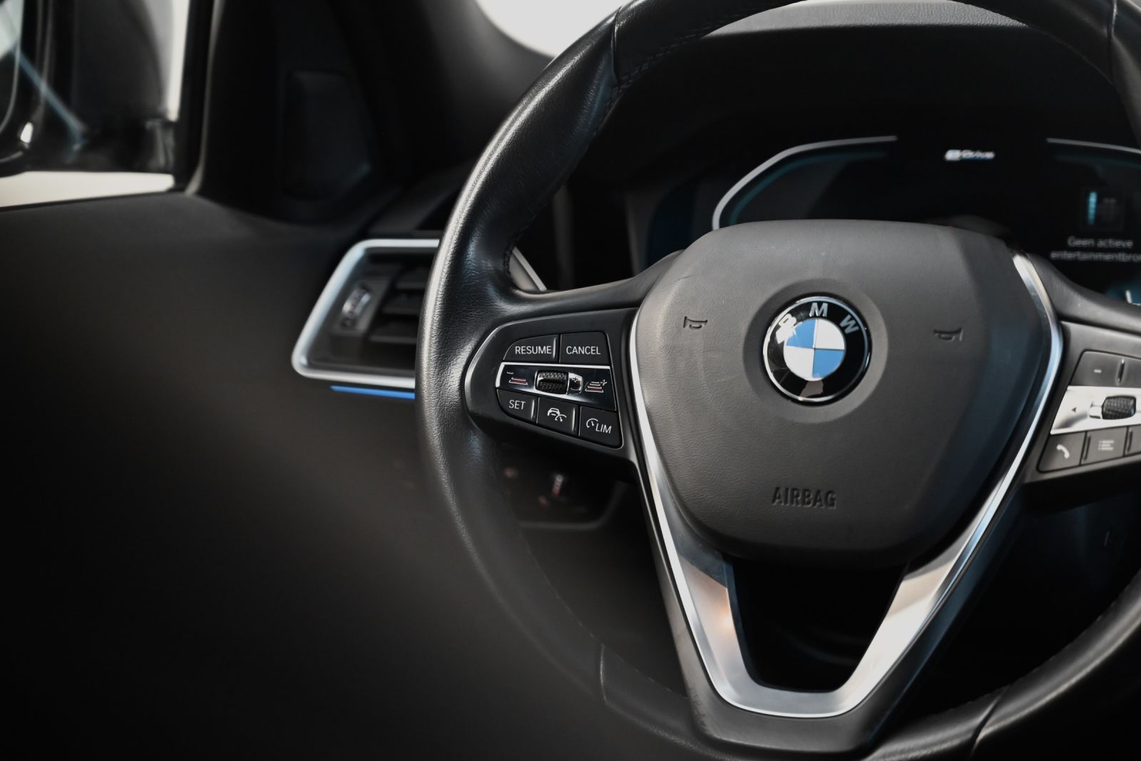 JNS Motors | BMW 330e Touring Plug-in Hybrid (2021) – Belgische 1e eigenaar – Uitgebreid uitgerust   