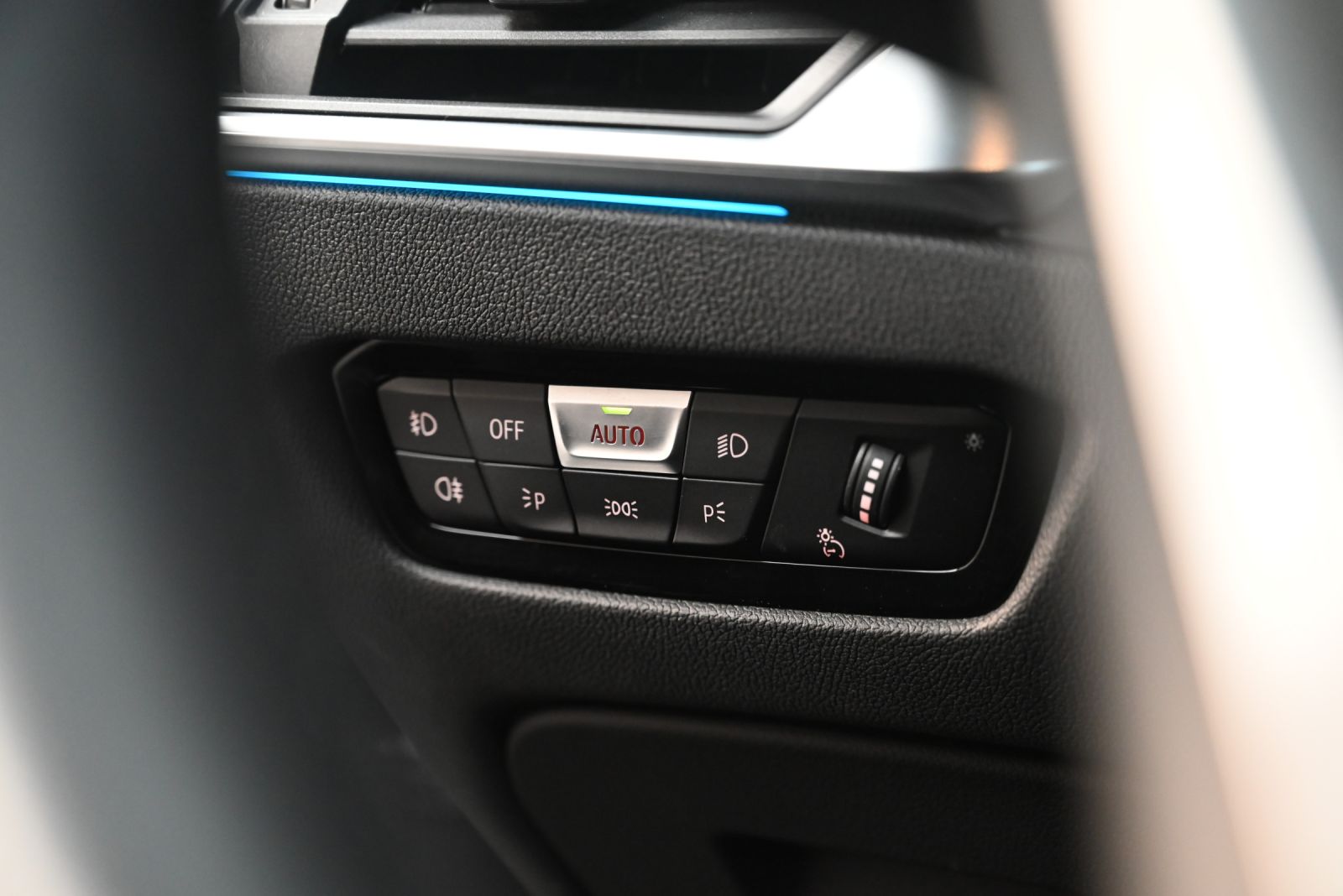 JNS Motors | BMW 330e Touring Plug-in Hybrid (2021) – Belgische 1e eigenaar – Uitgebreid uitgerust   