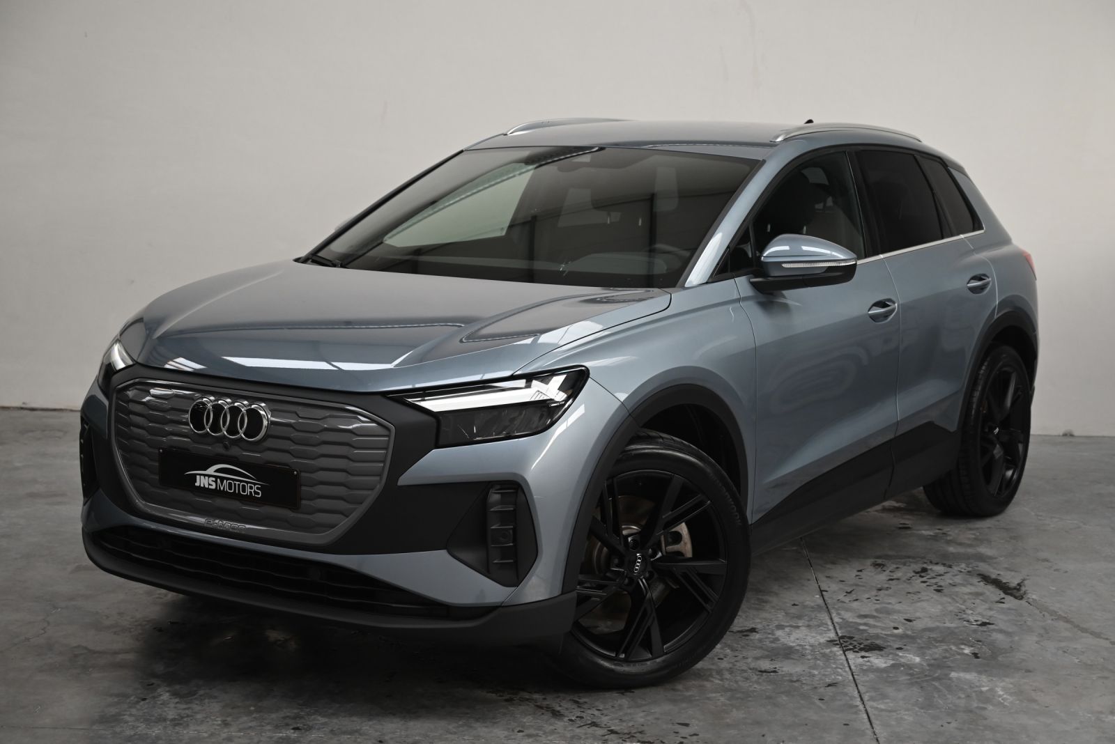 JNS Motors | Audi Q4 E-tron 45 Attraction 2024 8000km