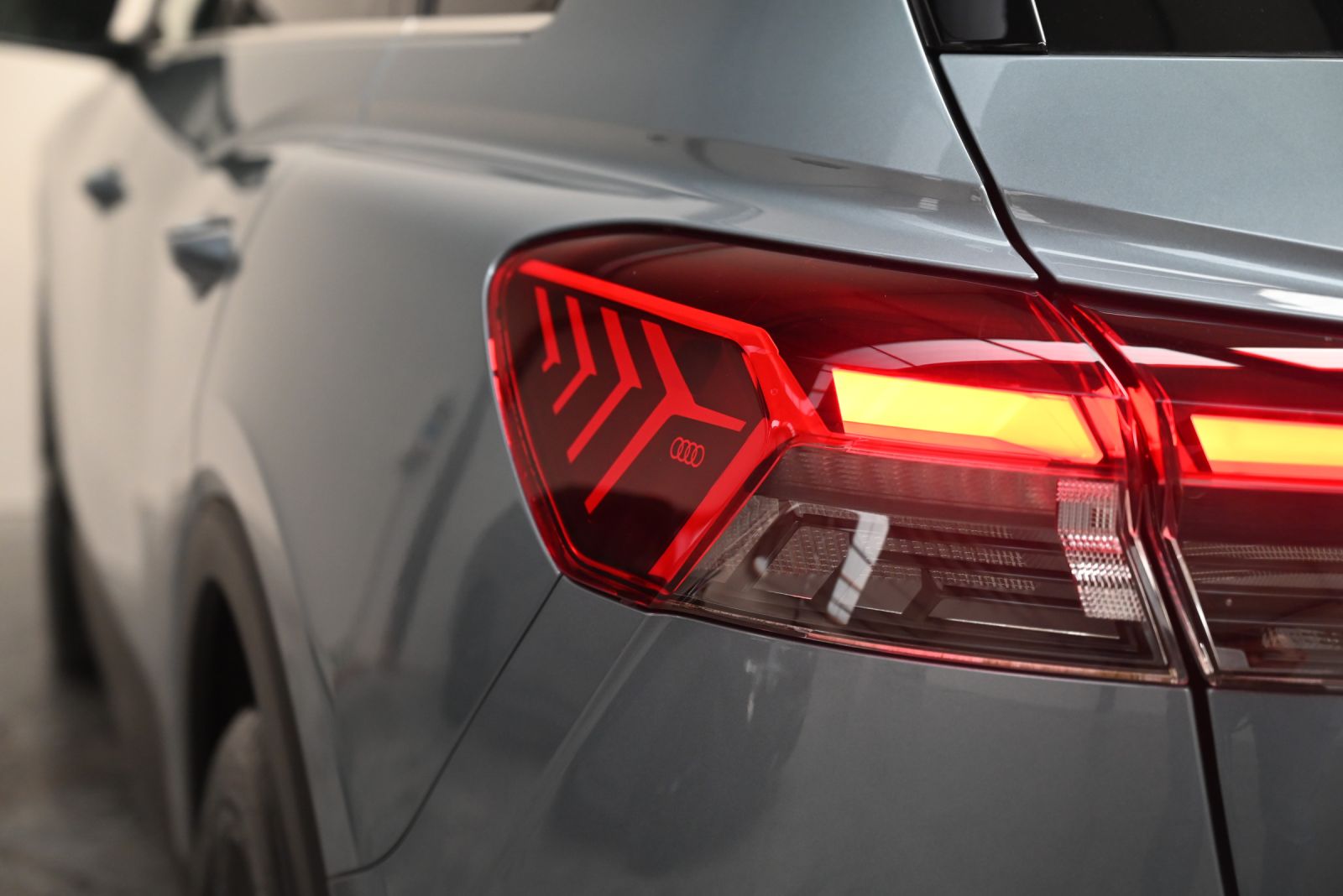 JNS Motors | Audi Q4 E-tron 45 Attraction 2024 8000km