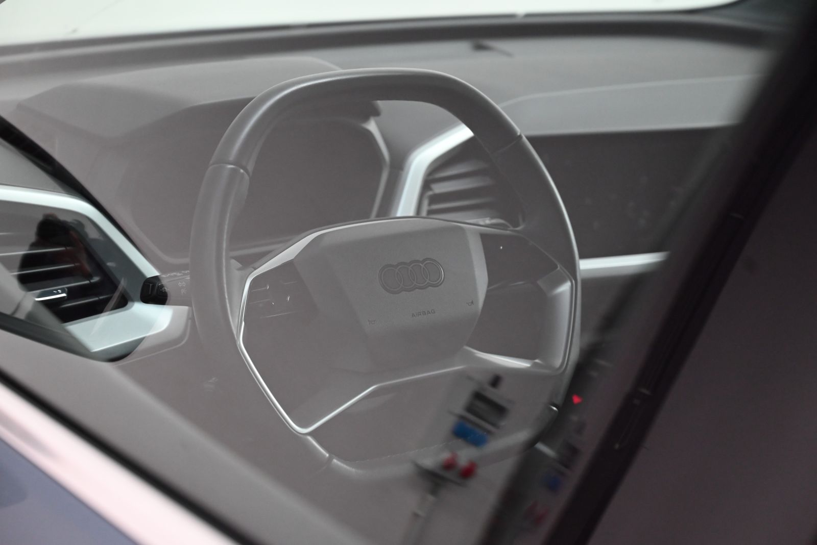 JNS Motors | Audi Q4 E-tron 45 Attraction 2024 8000km
