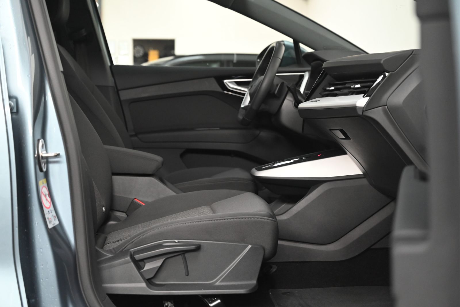 JNS Motors | Audi Q4 E-tron 45 Attraction 2024 8000km