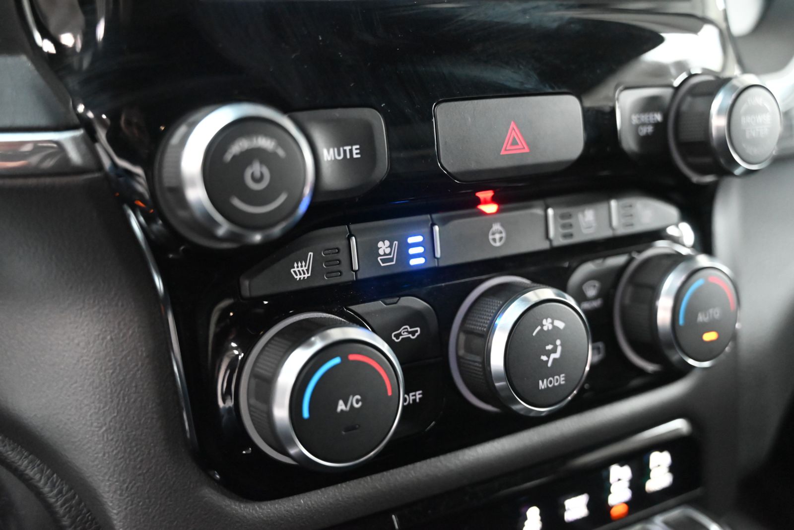 JNS Motors | Dodge RAM 1500 Laramie 5.7 V8 LPG (2020)