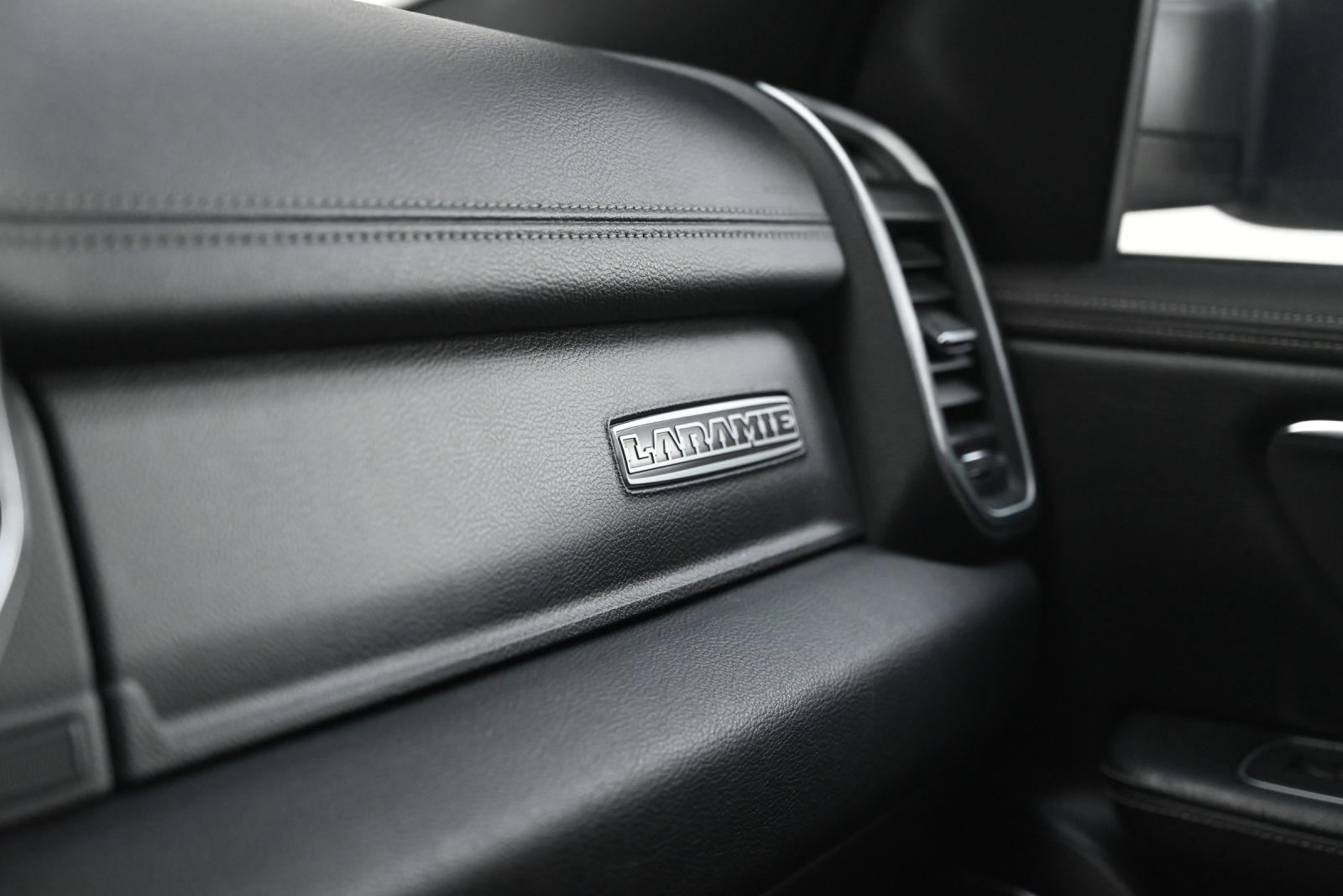 JNS Motors | Dodge RAM 1500 Laramie 5.7 V8 LPG (2020)