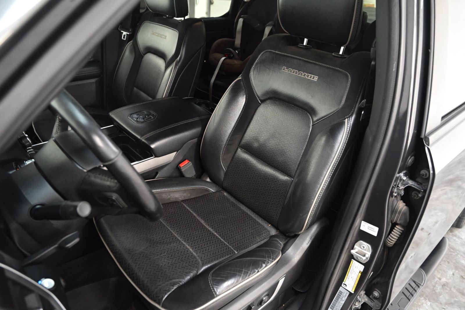 JNS Motors | Dodge RAM 1500 Laramie 5.7 V8 LPG (2020)