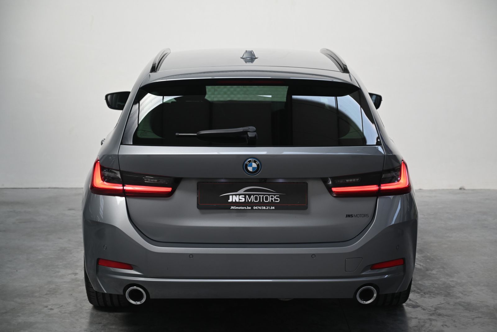 JNS Motors | BMW 3 Reeks Touring Facelift 2022 — Skyscraper Grau — BTW aftrekbaar