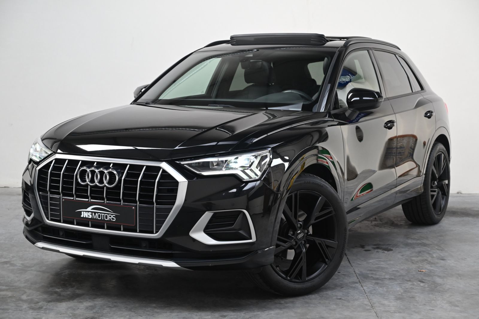 JNS Motors | Audi Q3 2.0 TDI S tronic — Panoramisch dak  — Platinum — BTW aftrekbaar 