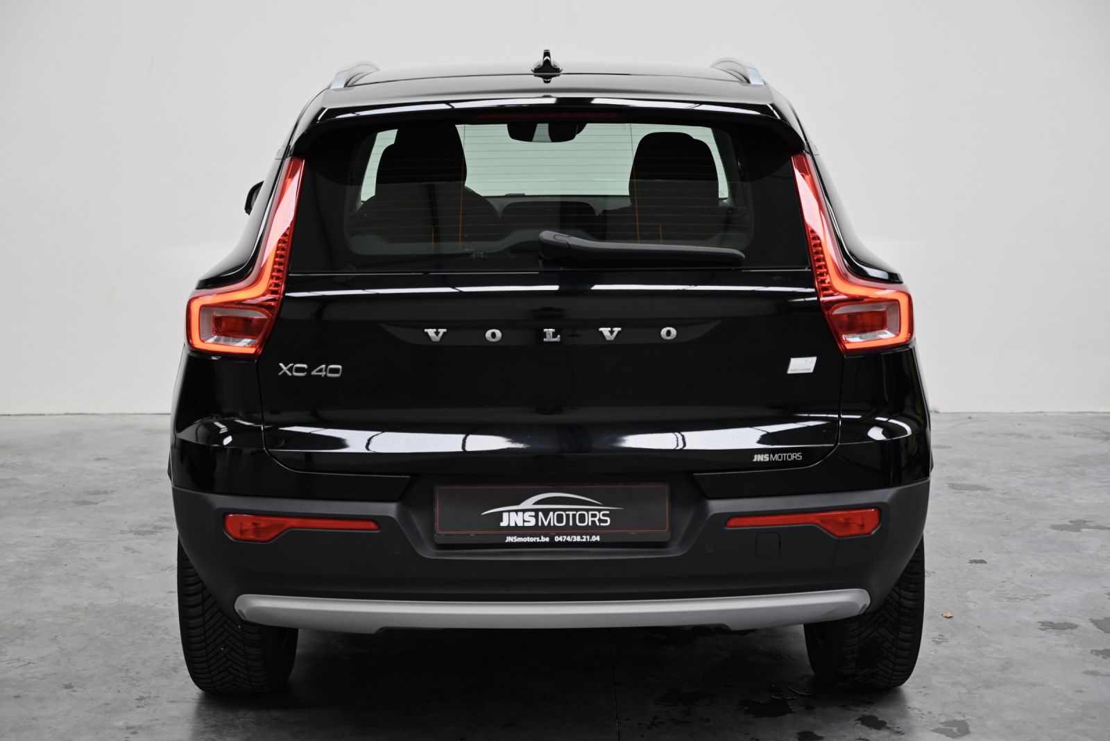 JNS Motors | Volvo XC40 T4 Recharge Plug-in Hybrid Momentum+ | Automaat | Navi | Camera | Verwarmd stuur