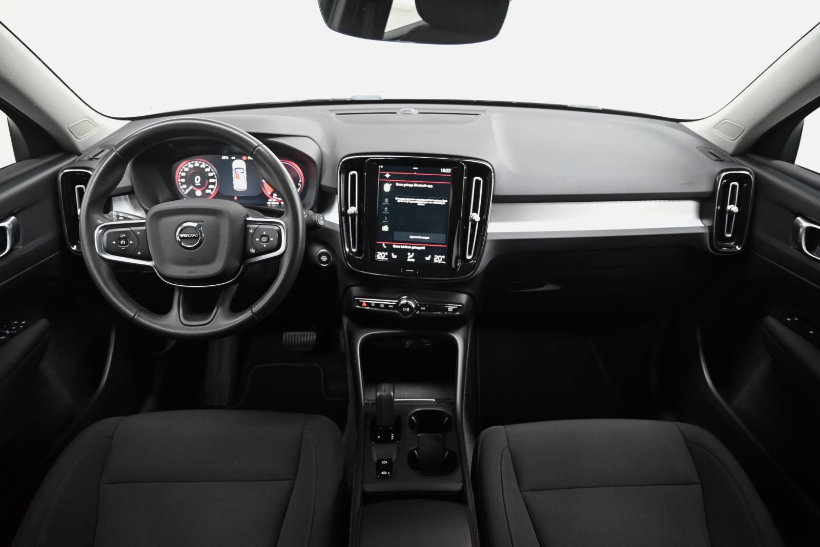 JNS Motors | Volvo XC40 T4 Recharge Plug-in Hybrid Momentum+ | Automaat | Navi | Camera | Verwarmd stuur