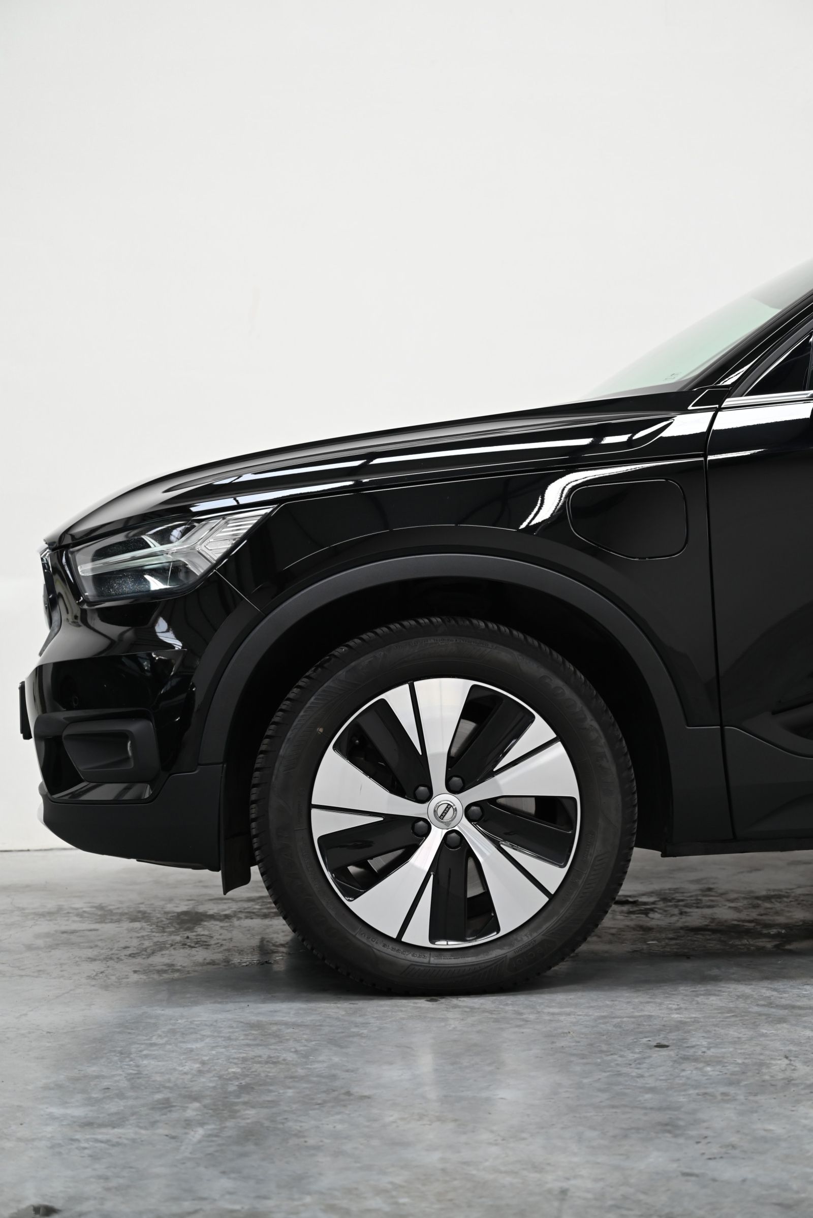 JNS Motors | Volvo XC40 T4 Recharge Plug-in Hybrid Momentum+ | Automaat | Navi | Camera | Verwarmd stuur