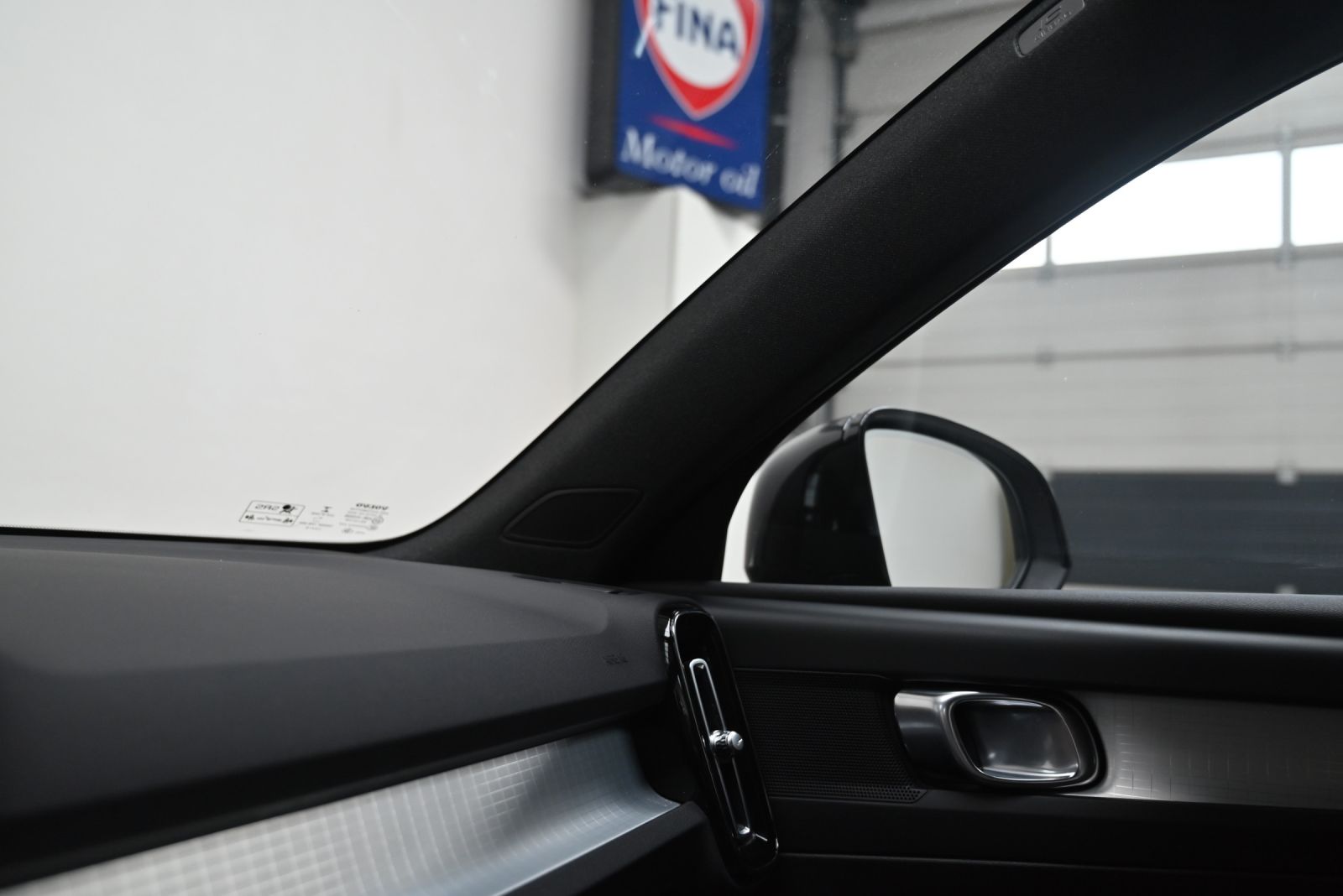 JNS Motors | Volvo XC40 T4 Recharge Plug-in Hybrid Momentum+ R | 1e eigenaar | 19” velgen | Automaat | Navi