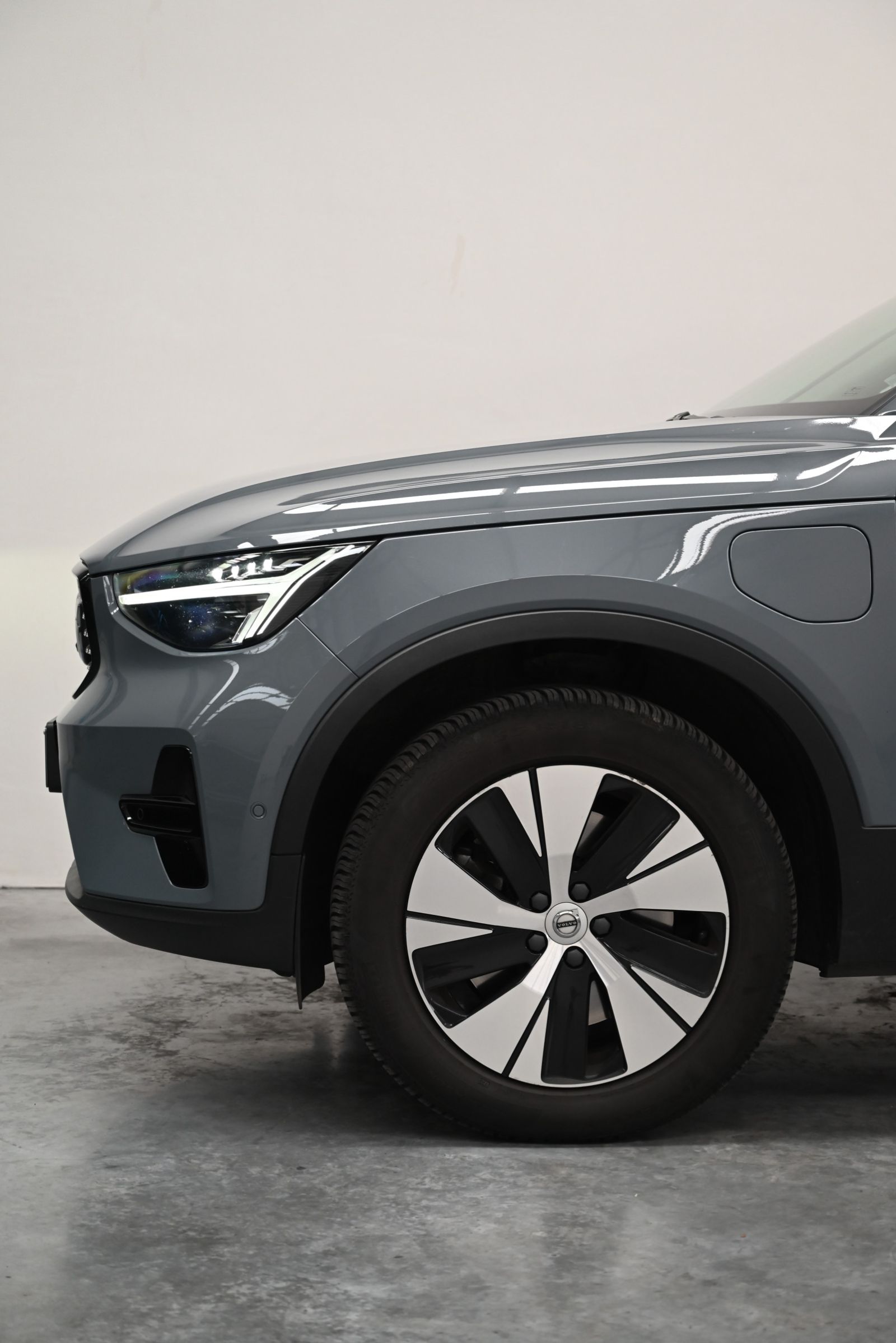 JNS Motors | Volvo XC40 Plug-in Hybrid | 50.000 km | 1e eigenaar | BTW aftrekbaar | 360° camera | Leder | Automaat