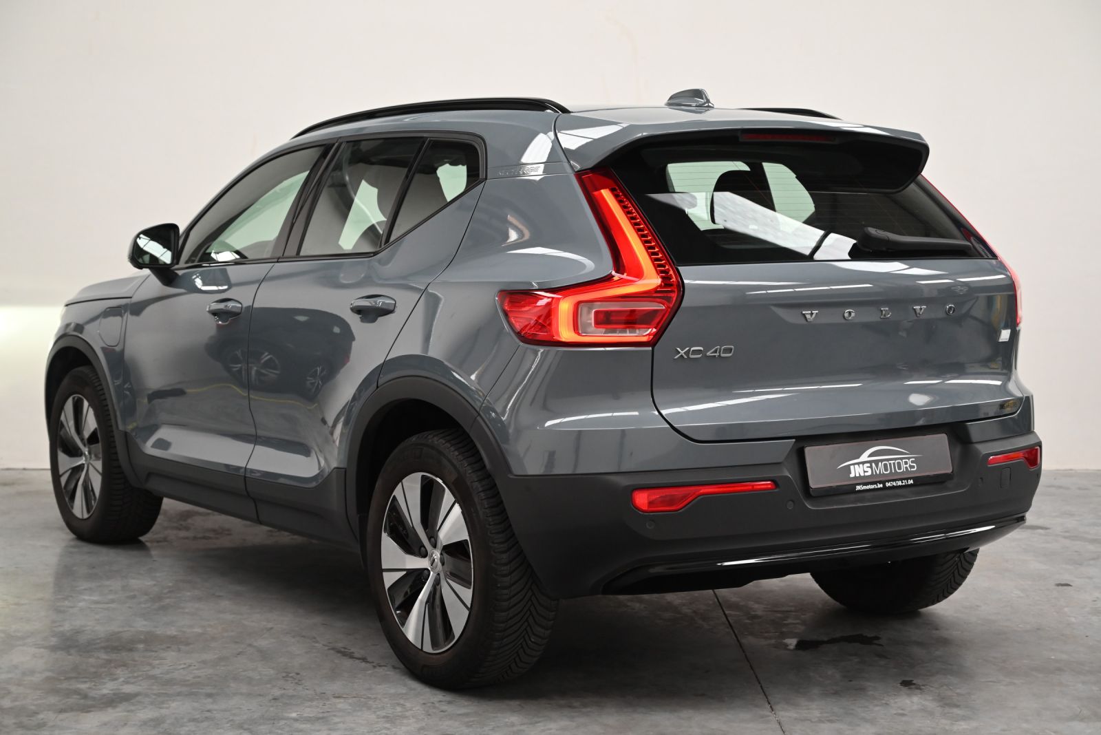 JNS Motors | Volvo XC40 Plug-in Hybrid | 50.000 km | 1e eigenaar | BTW aftrekbaar | 360° camera | Leder | Automaat